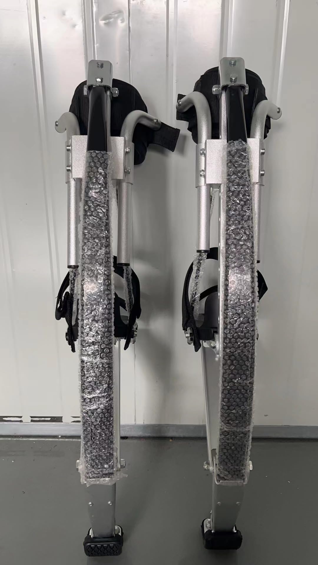 SKYRUNNER ジャンピングシューズ 70〜90kg用 楽天市場】ジャンピングスティルト 西洋竹馬 70-90k用