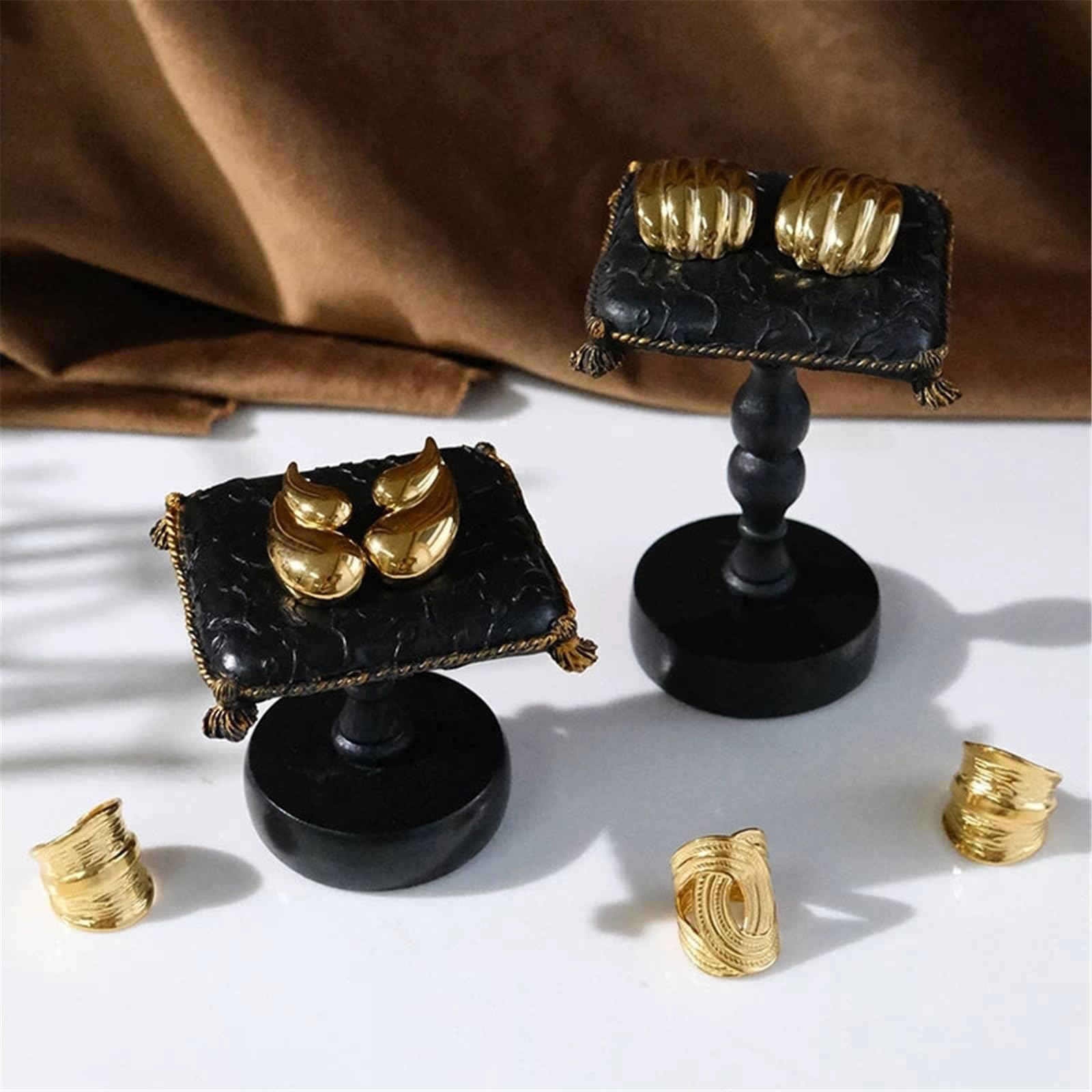 Stojak na biżuterię 3Pcs Vintage Resin Jewelry Display Stand with Tassels Stojak na naszyjnik
