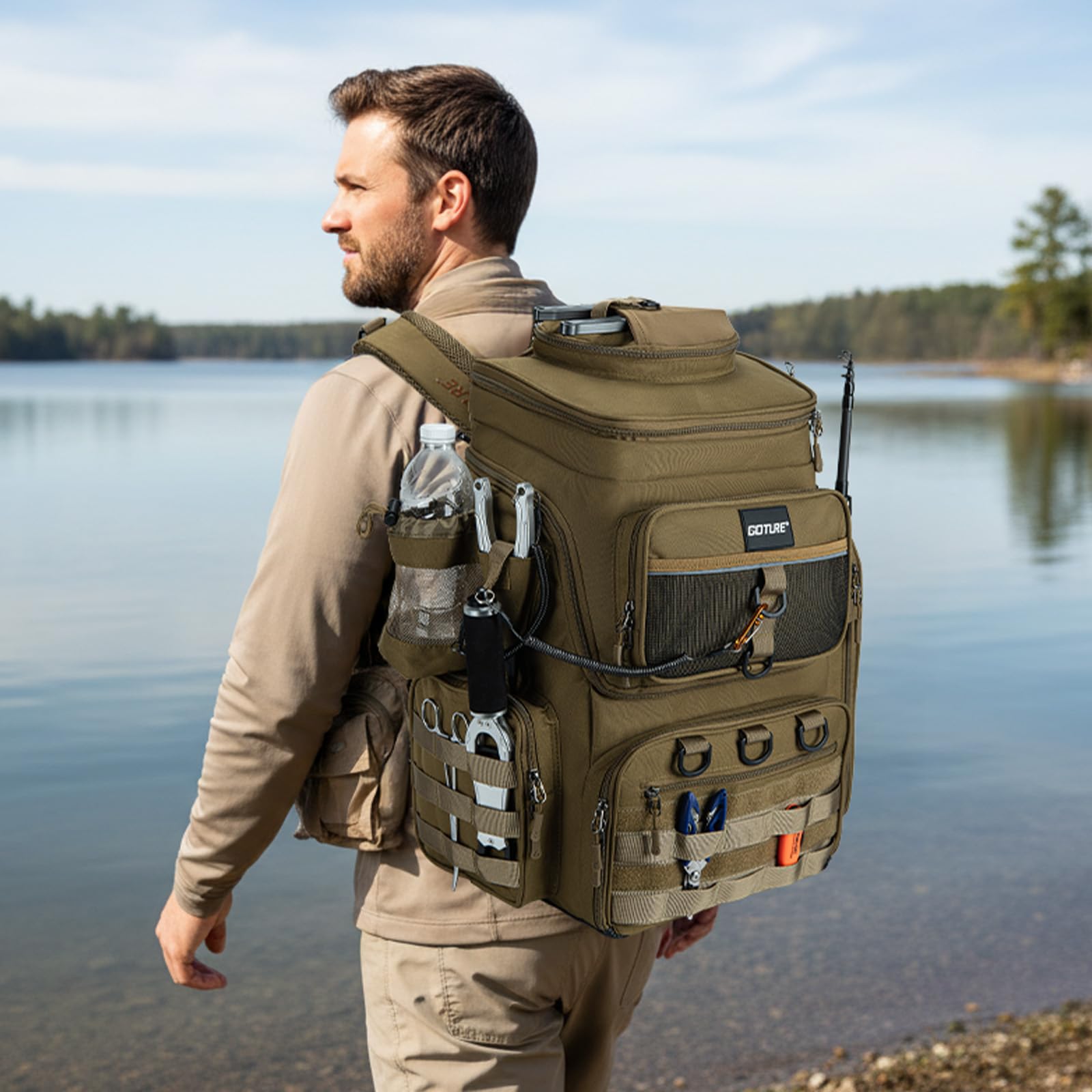 Goture Angelrucksack mit 4 Köderbox Angeln, 55-Liter Angelzubehör-Rucksack mit Zwei Rutenhaltern und Regenschutz, 900D Oxford-Gewebe Wasserabweisende Angelgerätetasche mit verstellbarem Fach