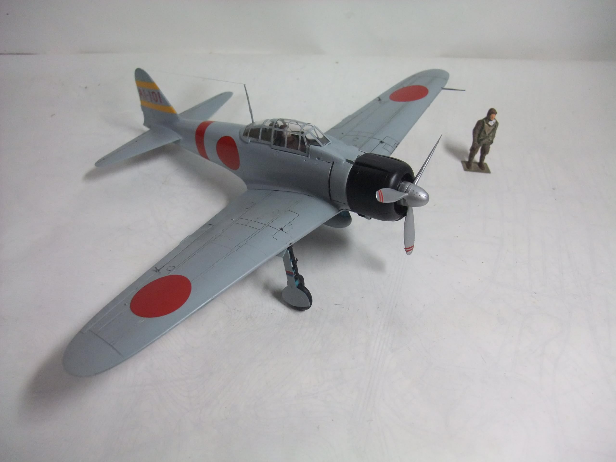 Amazon | 完成品 日本海軍零戦21型艦上戦闘機 空母 赤城 搭載機 縮尺