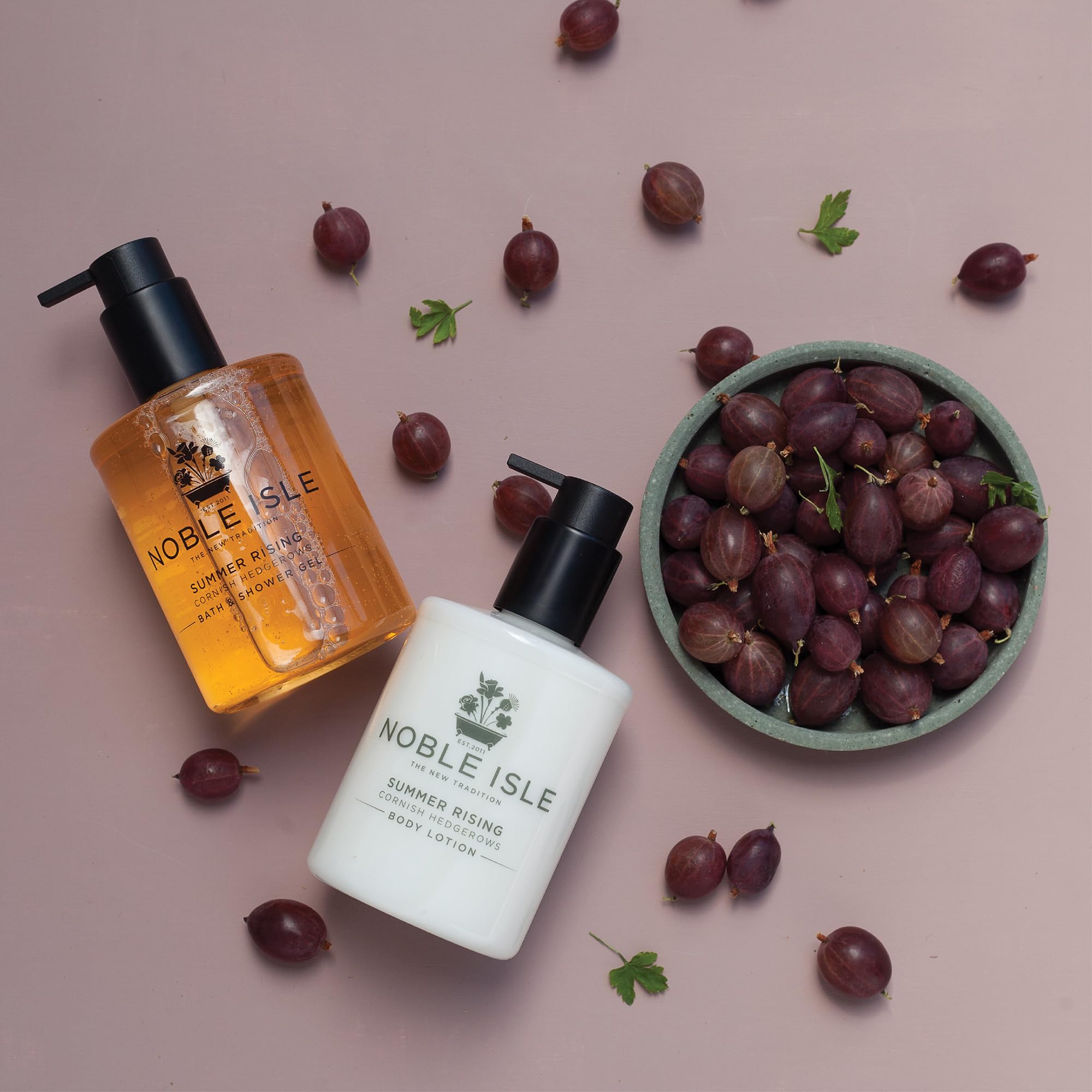 Noble Isle Geschenkset | Luxus-Summer Rising Duschgel- & Körperlotion-Duo-Geschenkset für Damen & Herren | Vegan-freundlich, echtes Parfüm, Britain in a Bottle |– 2 x 250 ml.