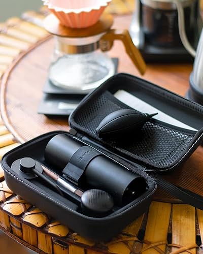 Vista 21 de Normcore Molinillo de café manual V2 – Molinillo de café manual con rebaba cónica contemporánea de acero inoxidable de 1.496 in – Ajustes ajustables