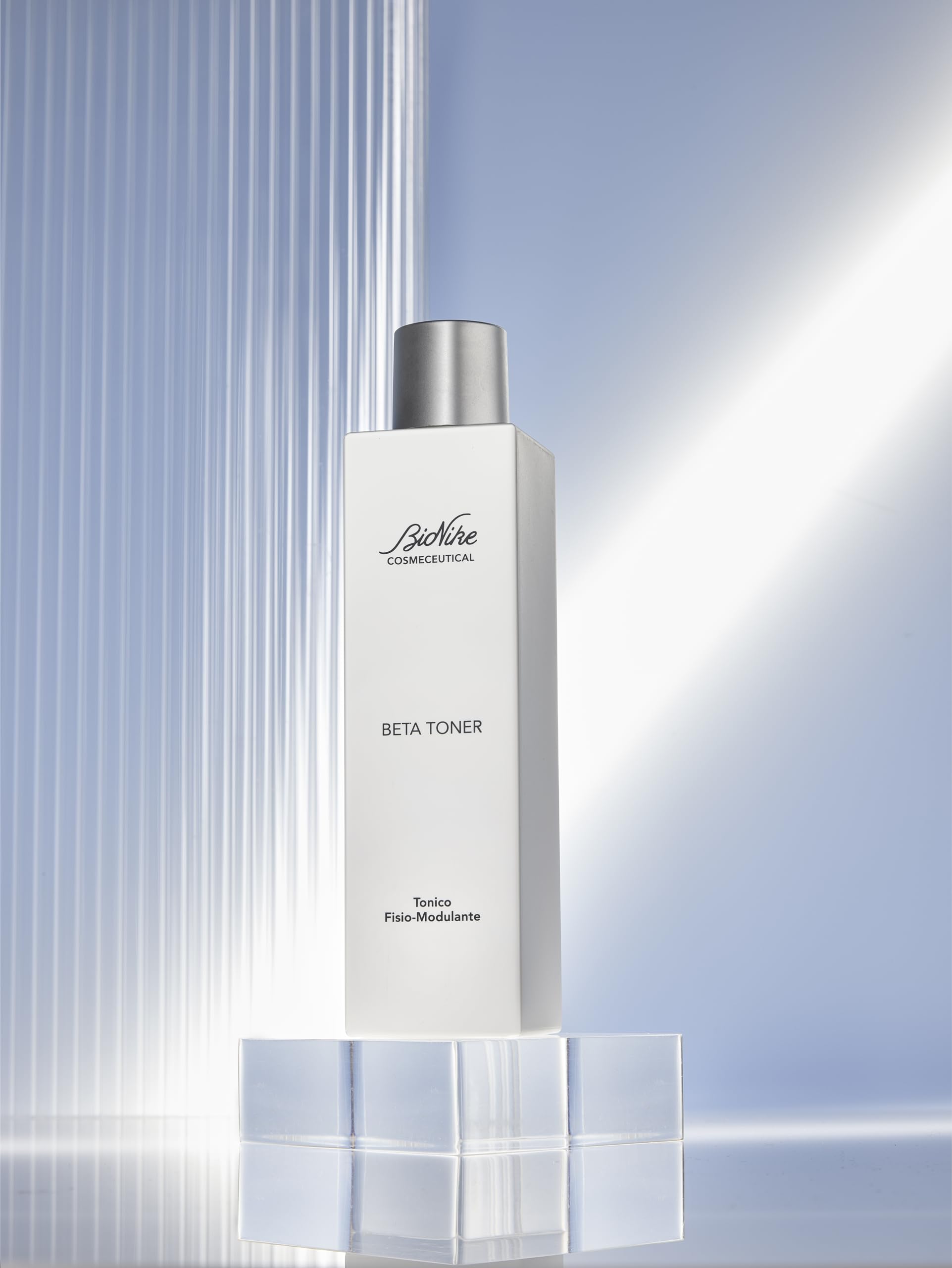 Bionike Cosmeceutical - Beta Toner Tonico Viso con Acido Ialuronico e Betaina, Completa la Detergenza Idratando la Pelle, Effetto Tonificante e Illuminante, 215 ml