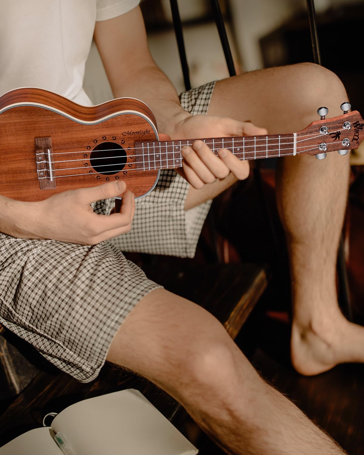 Winzz Ukulélé Concert Meilleure Sélection Wood KOA Ukulélé Trousse d'ukulélé de 23 pouces pour Débutant ou Professionnel avec Accessoires Optionnels - Mat Naturel