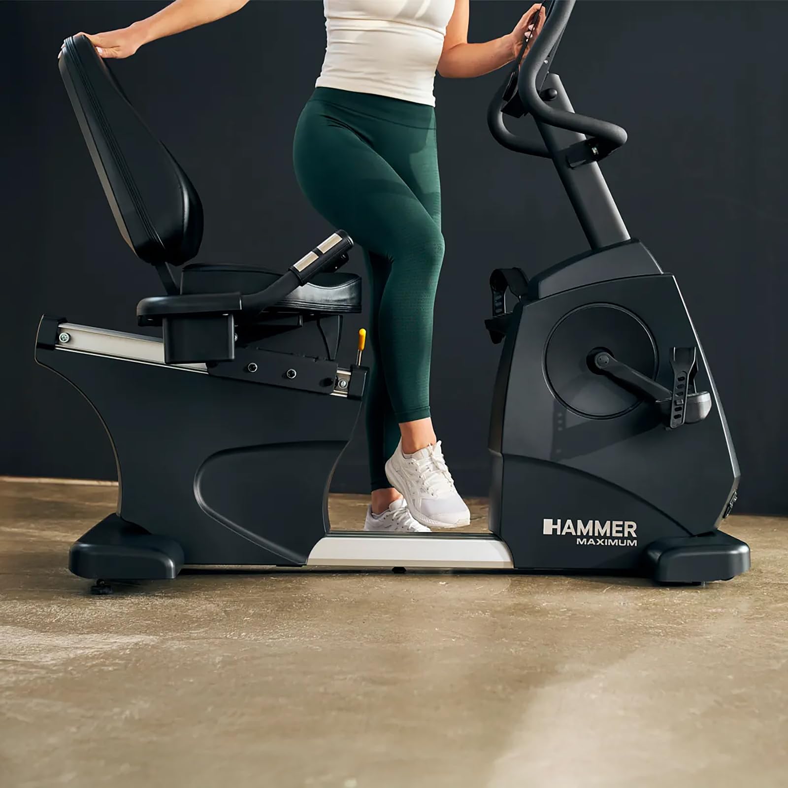 HAMMER Liegeergometer RB 8000 – Recumbent Bike elektrisch, TFT-Touchscreen, 17 Programme, 14 kg Schwungmasse, ergonomischer Sitz & Rückenlehne, Pulsmessung, gelenkschonendes Fitnessgerät