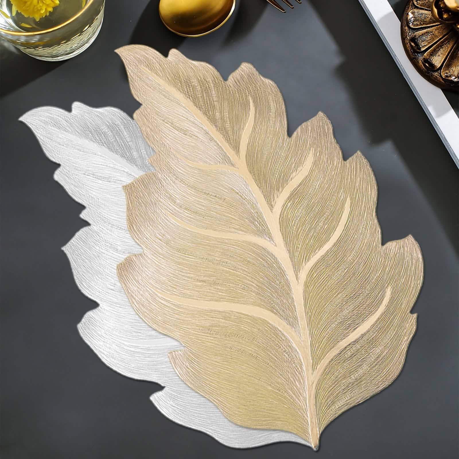 Gold Placemats, Set de Table Lavable Hiver Lot de 10 Motif de Feuilles Luxueuses PVC Dessous de Table 32x50cm