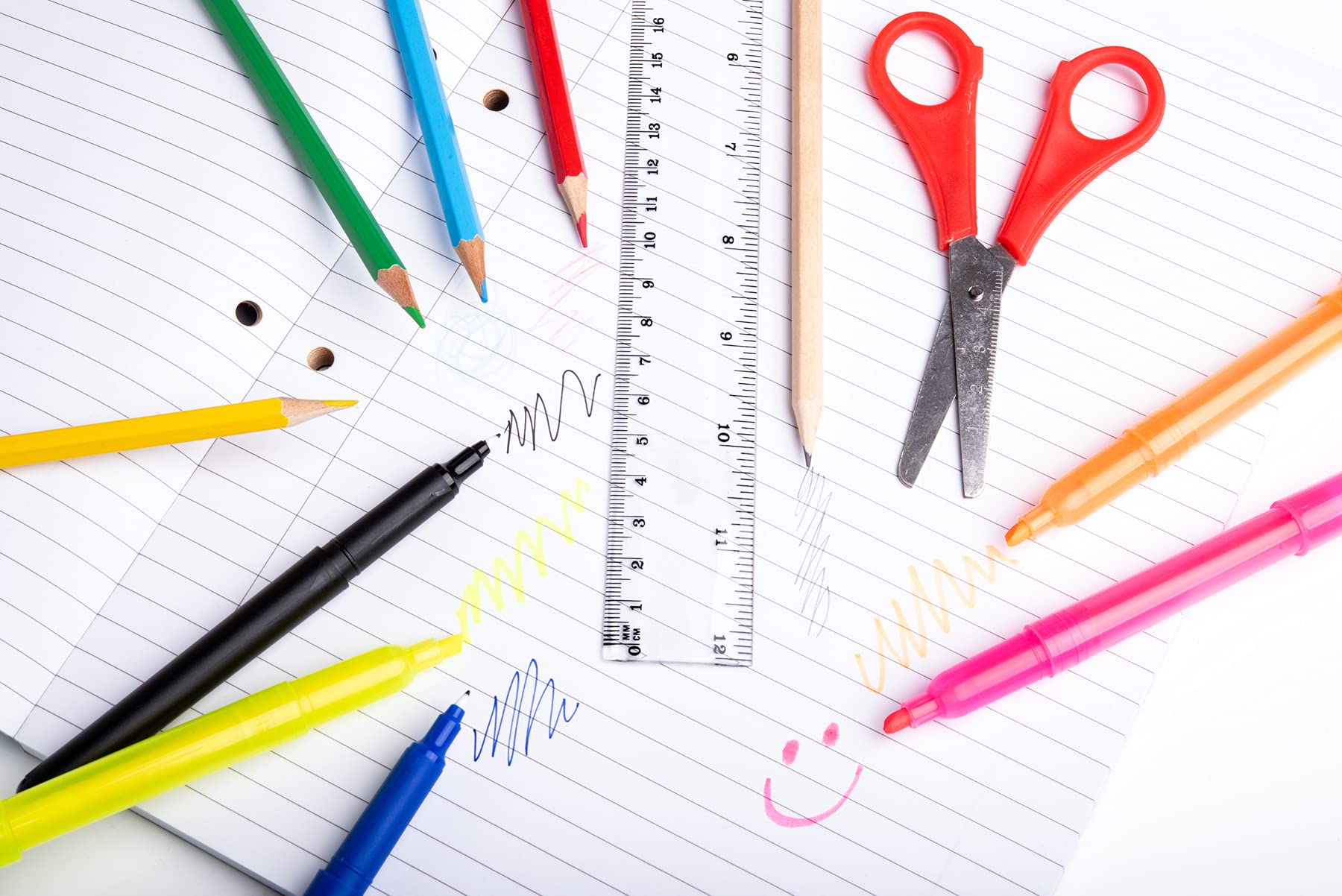 Schreibwaren-Set für Schulanfang, Schule, Park, Bleistifte, Stifte, Kleber,  Schere, Lineale, Pads : Amazon.de: Bürobedarf & Schreibwaren