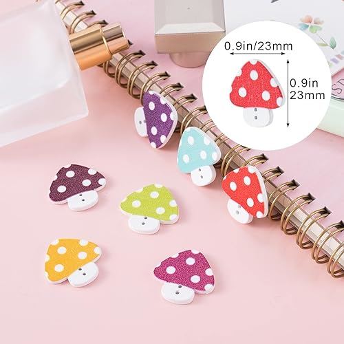Miniatura 3 de HINZIC 100 botones de madera de hongos de 098 pulgadas coloridos botones de hongos de dibujos animados 2 agujeros lindo accesorio de adorno de