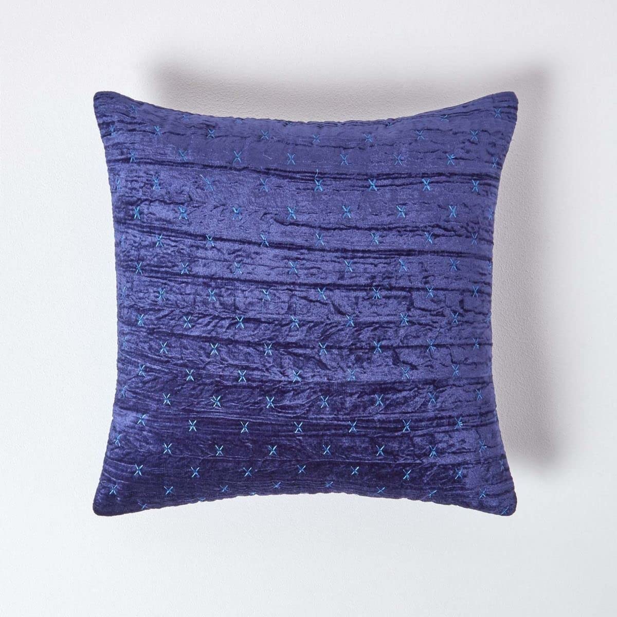 HOMESCAPES Navy Blue 55 x 55cm Large Crushed Velvet Cushion Cover with Embroidered Design Super Soft Dark Blue Decorative Square Scatter Cushion Throw Pillow for Sofa or Bed with Zip Closure