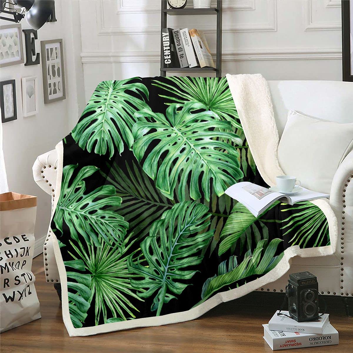 Coperta Sherpa con stampa di foglie tropicali in pile con foglie