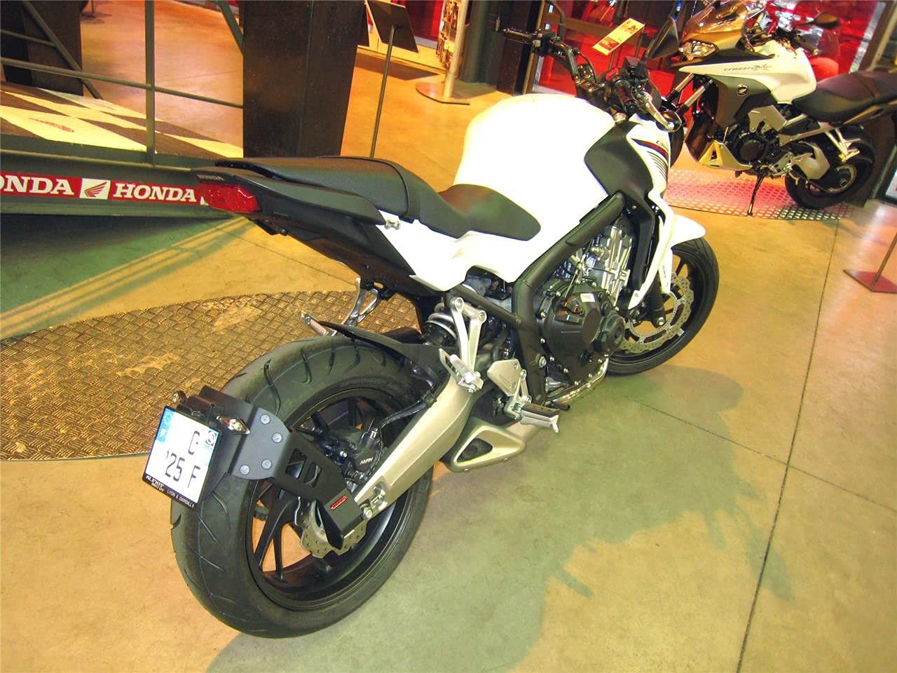 Support de Plaque Ras de Roue Noir Honda CB650F