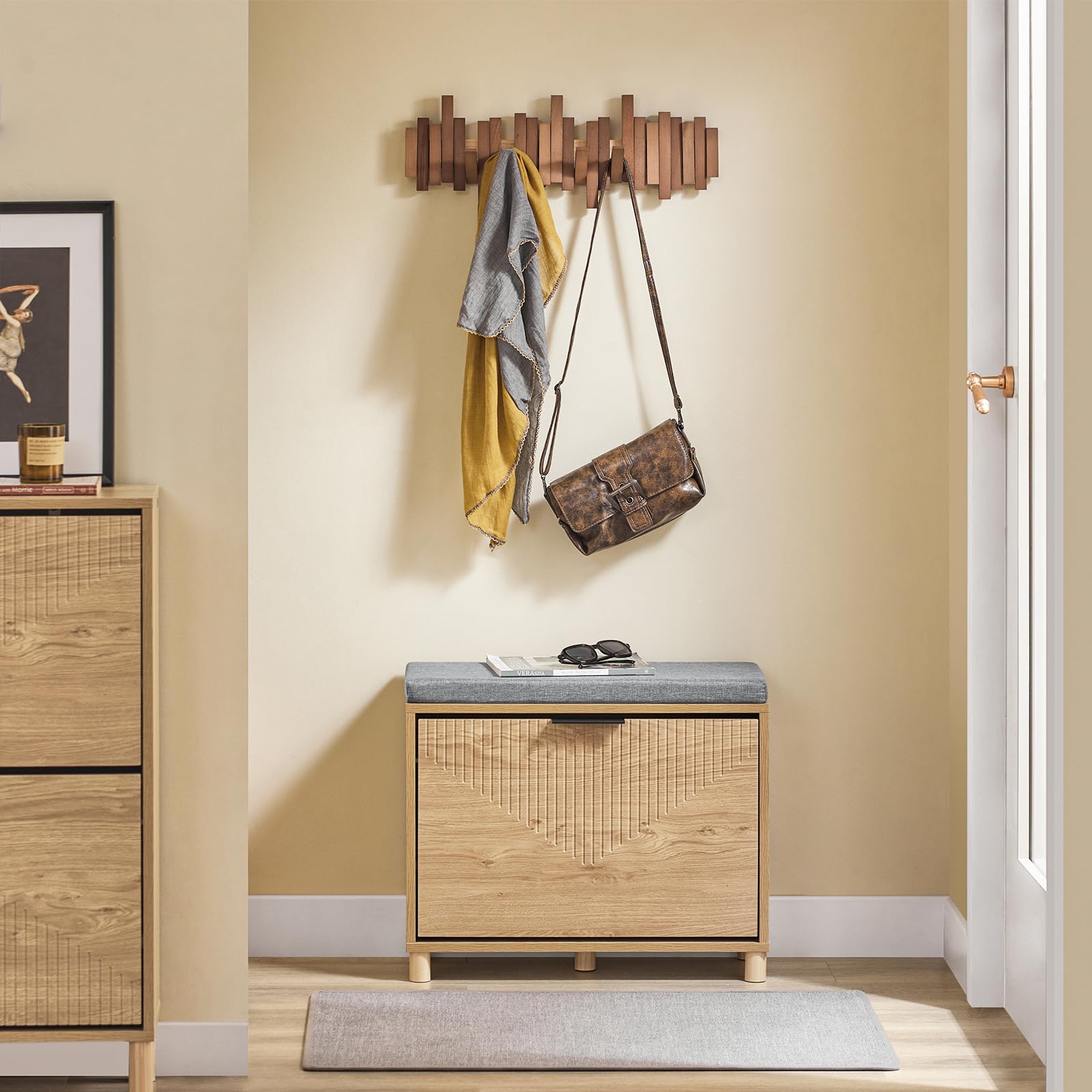 SoBuy Schuhbank mit Sitzfläche Schuhregal schmal mit Stauraum – Klappfach Schuhschrank – Sitzbank mit Polster für Flur, Schlafzimmer – 60x24x50cm, bis 118kg, Sonoma Eiche + Grau, FSR199-N