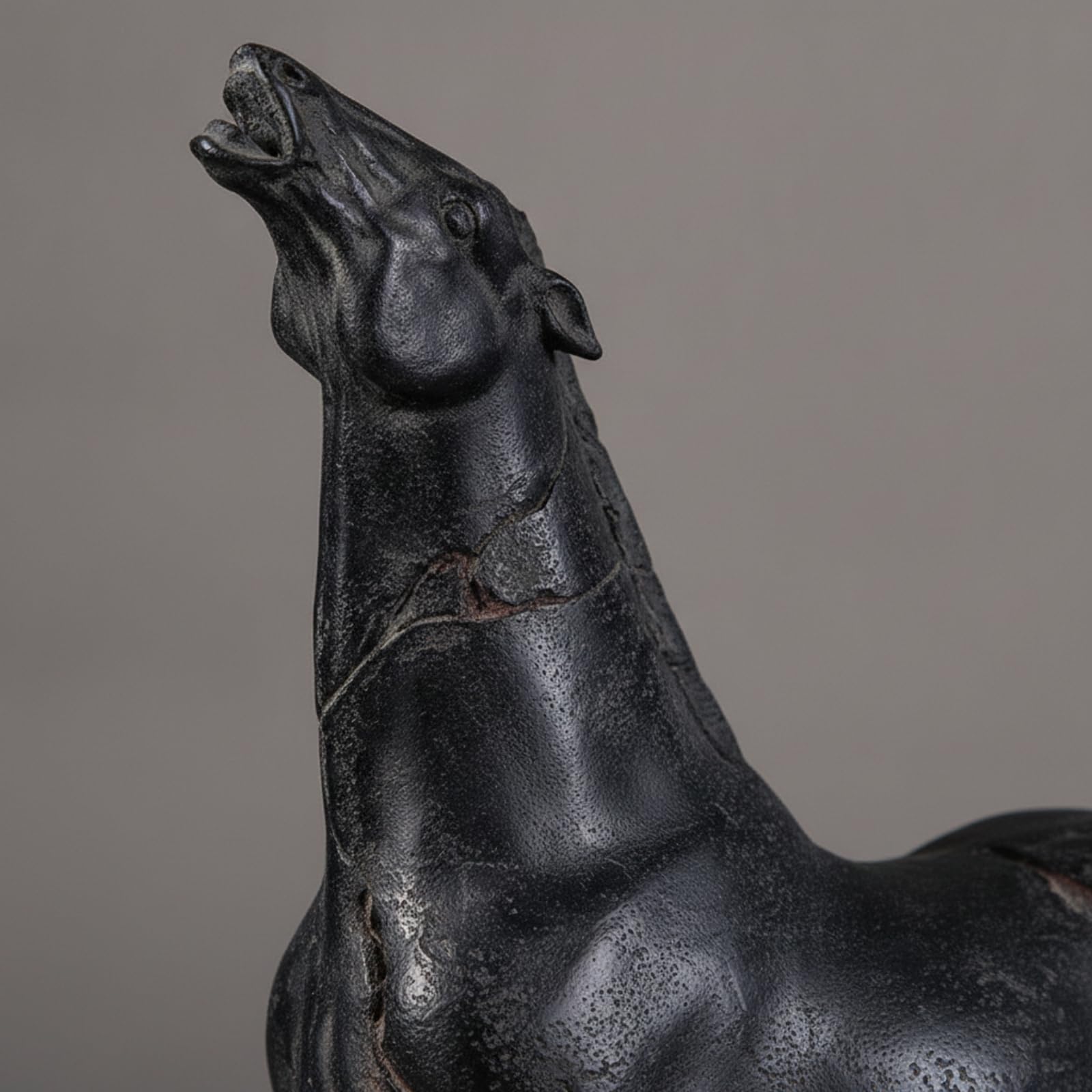 Scultura di Cavallo con Base , style to 1 , Colore Effetto Invecchiato