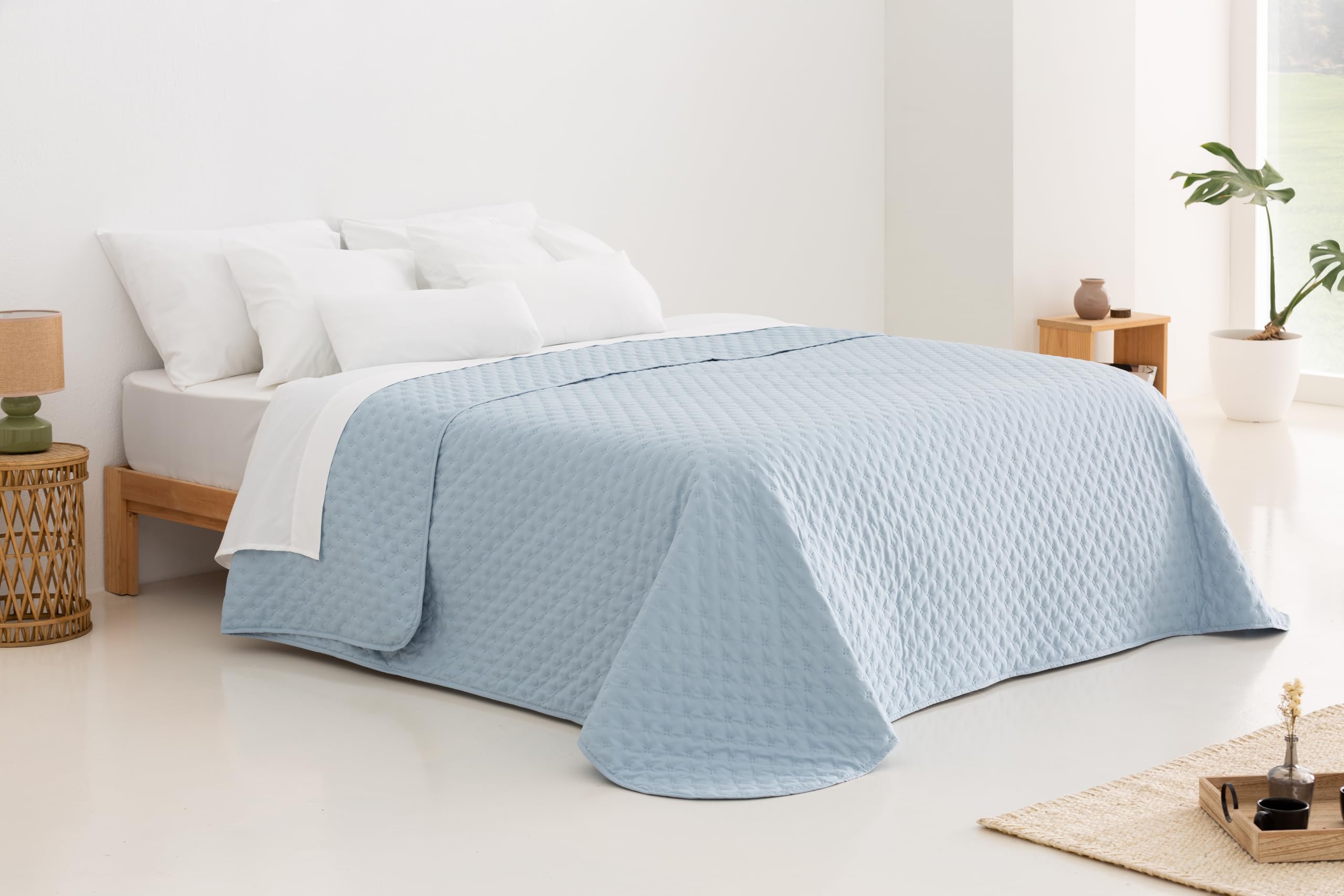 Todocama – Colcha boutí Fina con diseño Estrella, para Primavera, Verano, otoño e Invierno. 100% Microfibra Extra Suave. Cubre Cama Multiusos. Cama 120/135-230x260cm Azul Claro