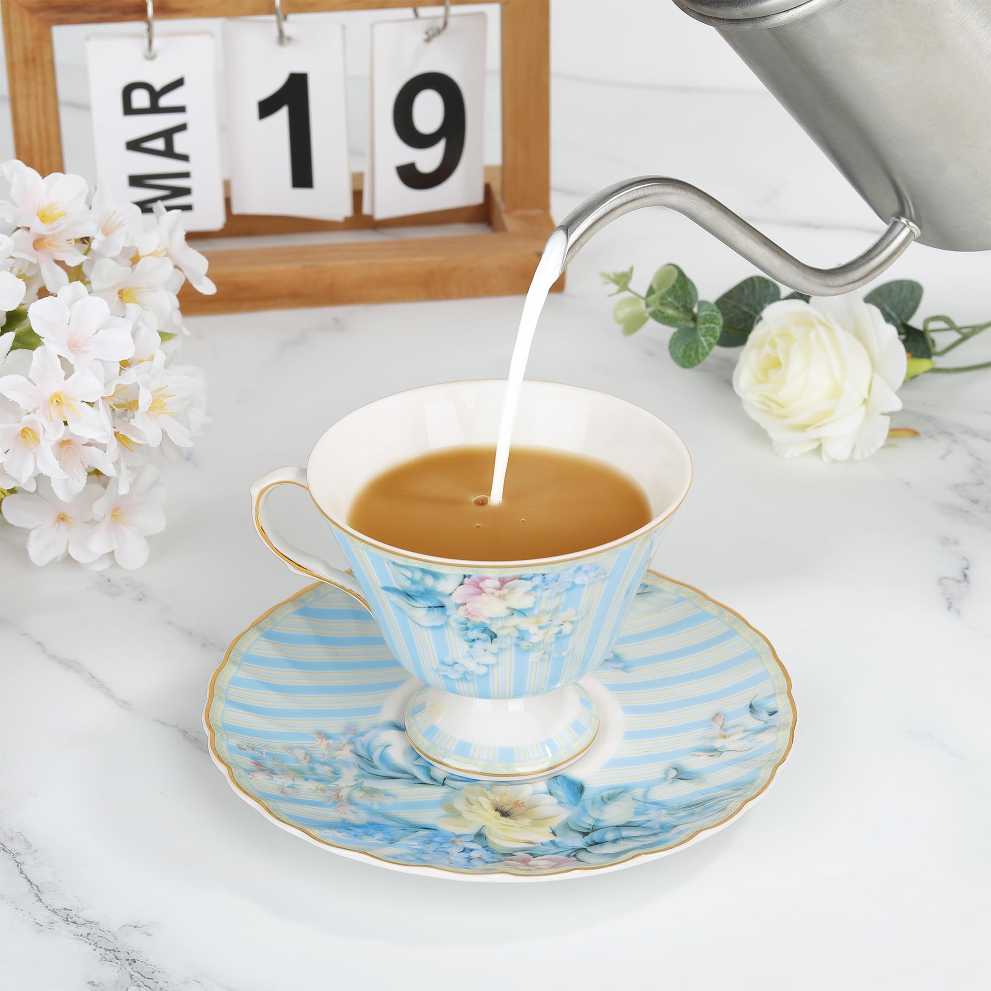 fanquare Bone China Cup and Saucer Set, Blue Hydrangea Floral Coffee Cups, 170ml Vintage British Porcelain Teacup for Women Gifts - Image 4
