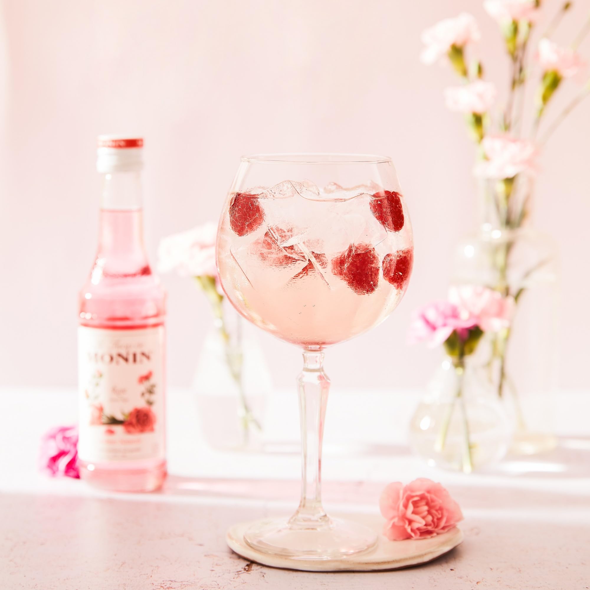 MONIN - Assortiment Sirop Saveur Rose & Sirop Saveur Hibiscus - Pour Prosecco, Cocktail, Thé Glacé, Limonade - Arômes Naturels - Bouteille en Verre - 2 x 70 cl