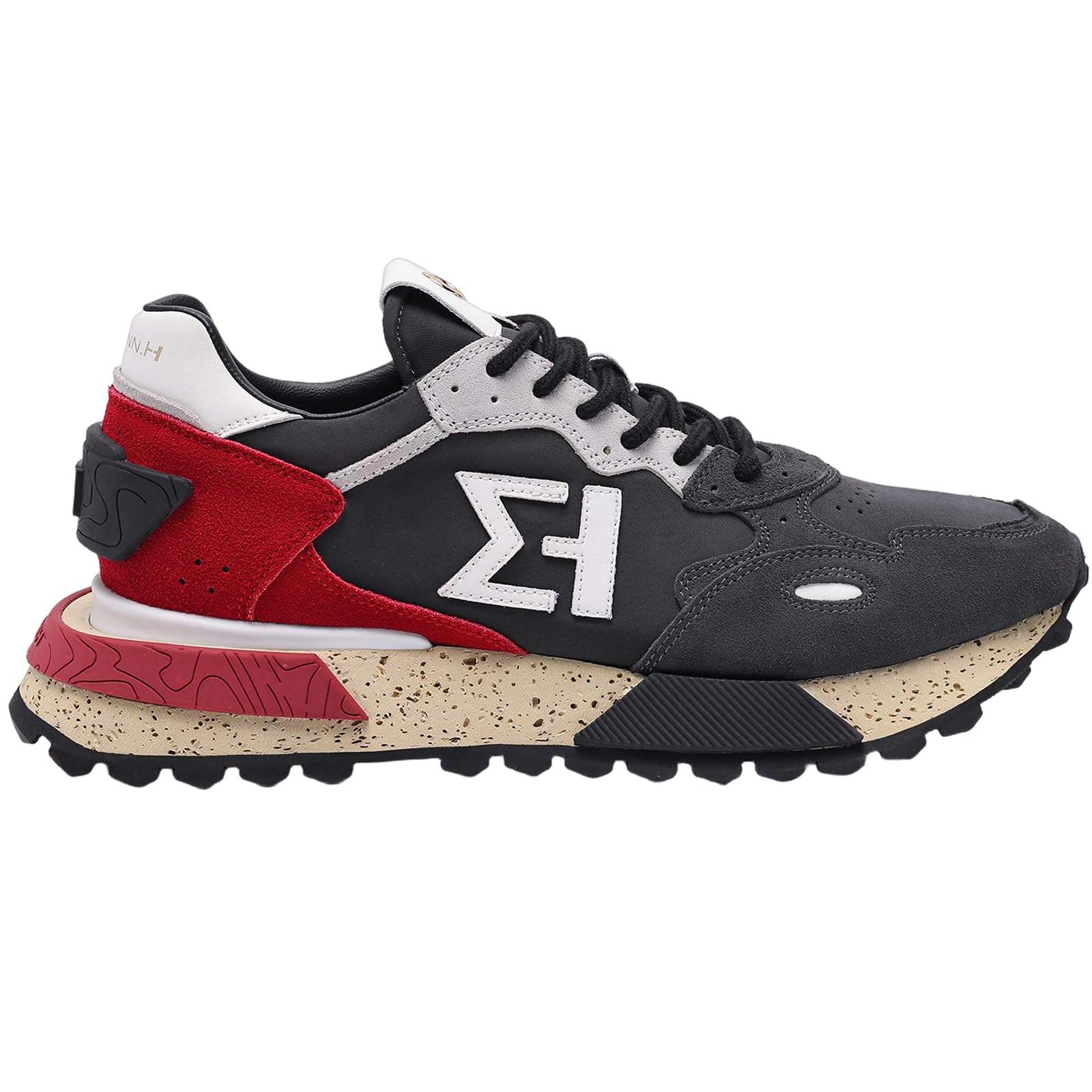ELHANN.H Der NSJ358 ist EIN moderner Sneaker aus Leder und Nylon.