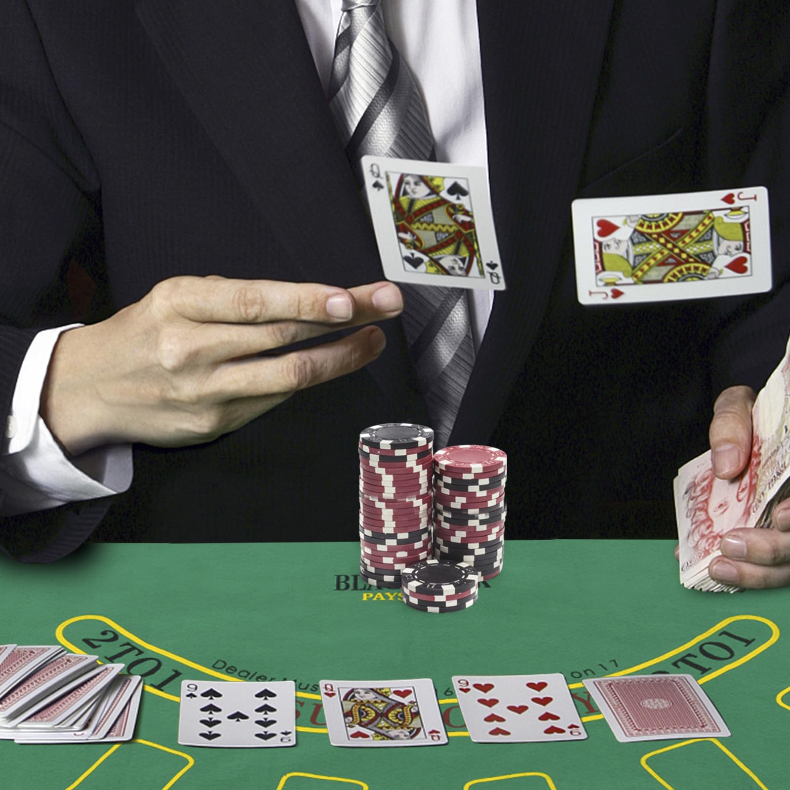 HOMASIS Pokerset mit 500 Chips, Poker Koffer mit 2 Kartendecks, 5 Würfel, Kasino-Matte, 3 Dealer Button, abschließbar Pokerkoffer Profi aus Alu, Komplettes Poker Set Pokerkarten für Partys (Schwarz)