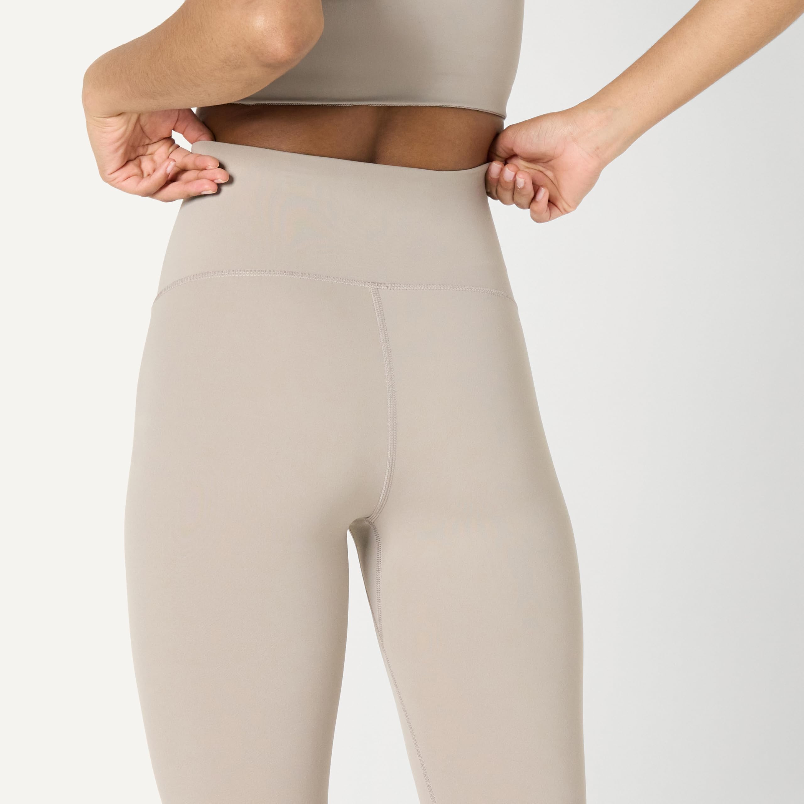 Amazon Essentials Damen Active FormFlex Buttery Soft Capri-Leggings für Yoga und Workouts mit Taschen, hoher Taille, Schrittlänge von 48 cm