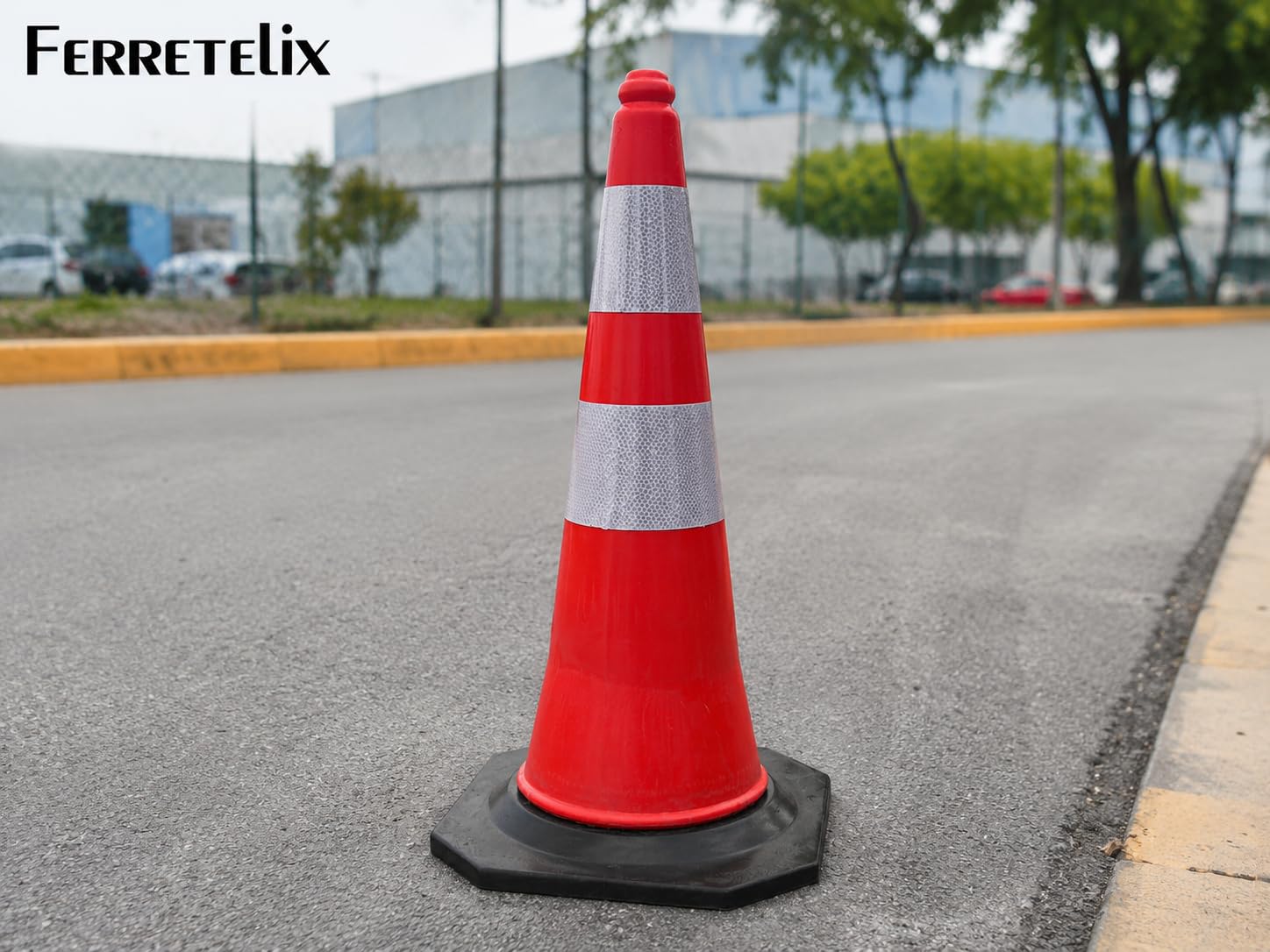 FERRETELIX® Cono de Señalización con Base de Goma 75 cm – 2 Reflectantes Base 38x38 cm – Peso 2,75 kg – Fabricado con Material Reciclado