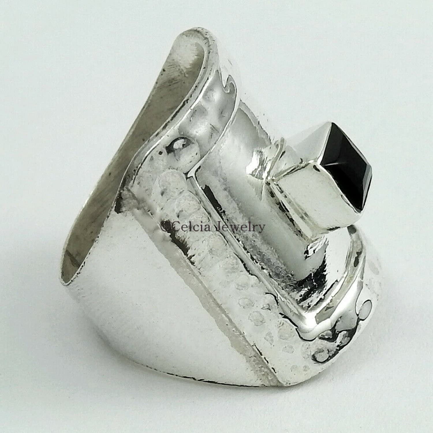Anello a fascia genuino in onice nero, argento massiccio, anello a forma quadrata taglio sfaccettato in pietra nera, gioielli fatti a mano unisex, regali da donna uomo, regali per la festa del papà