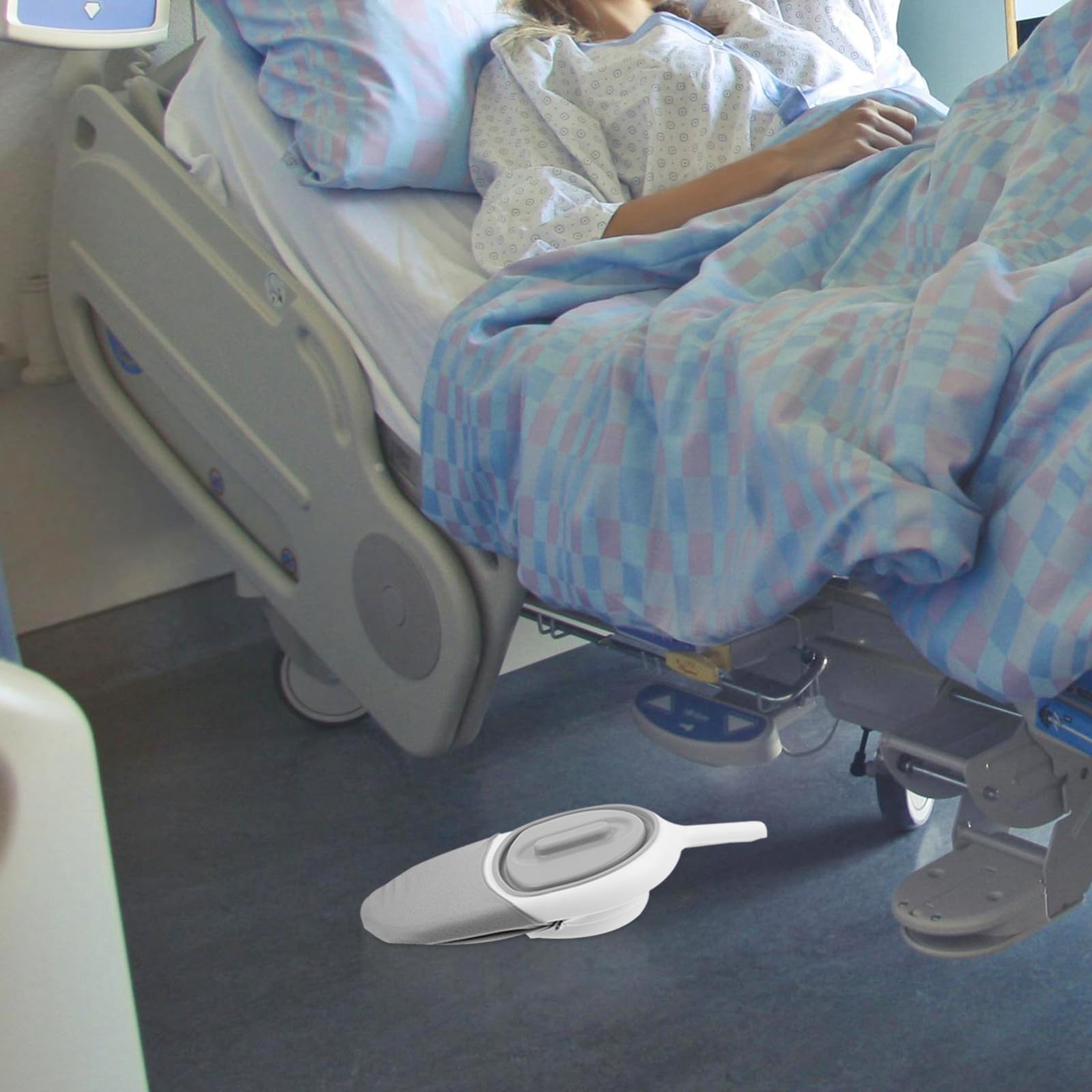 Padella da Letto per Anziani e Donne Vaso da Notte Portatile in Plastica Resistente Maniglia Antiscivolo e Coperchio Accessorio Ospedaliero per Uso Domestico e Viaggi Design