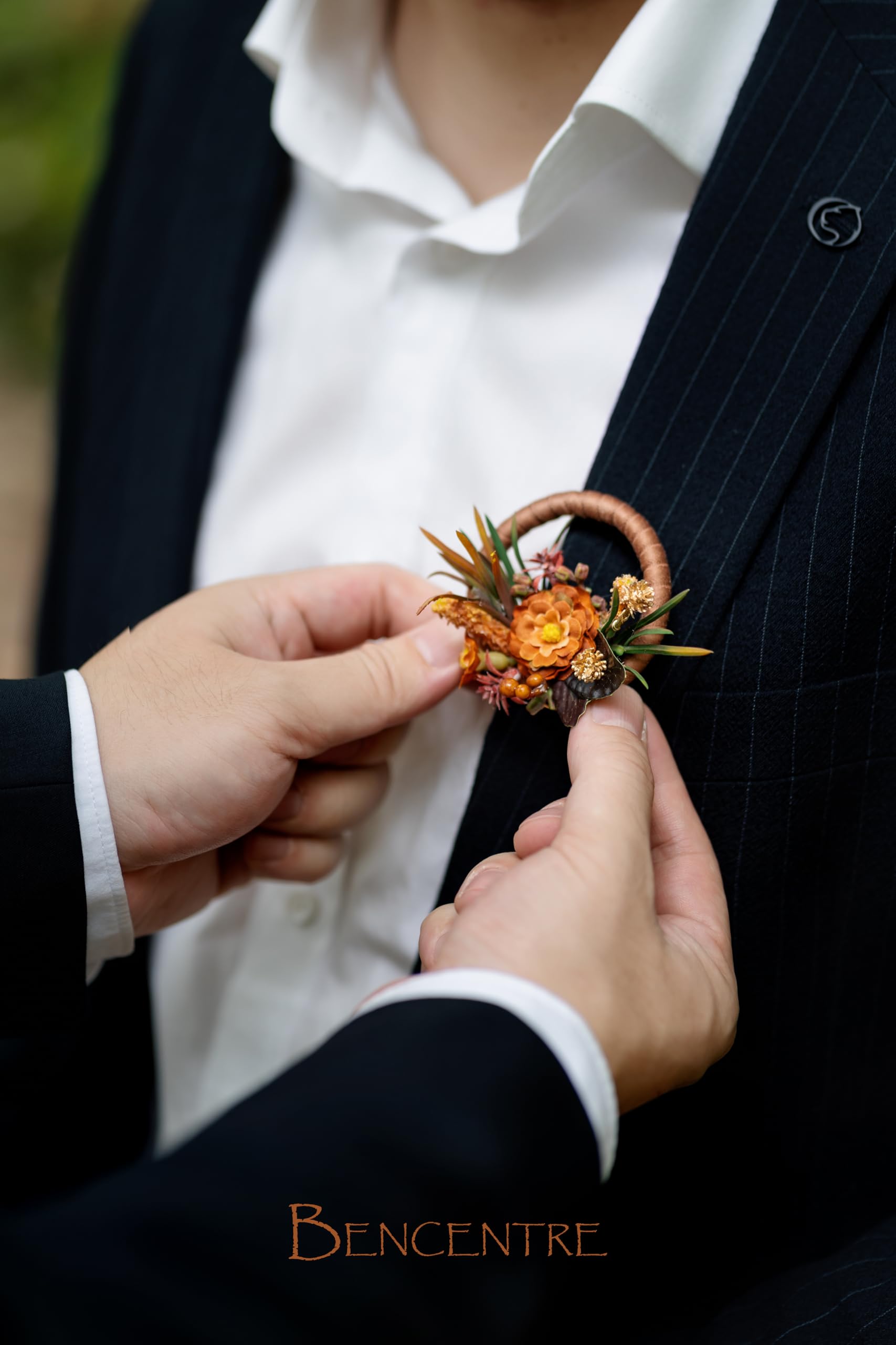 Boutonniere rotondo in terracotta per uomo, boutonnieres, boho, bouquet, sposo e testimoni dello sposo, per cerimonie di nozze, anniversari, cene formali e serate di laurea (set da 6)