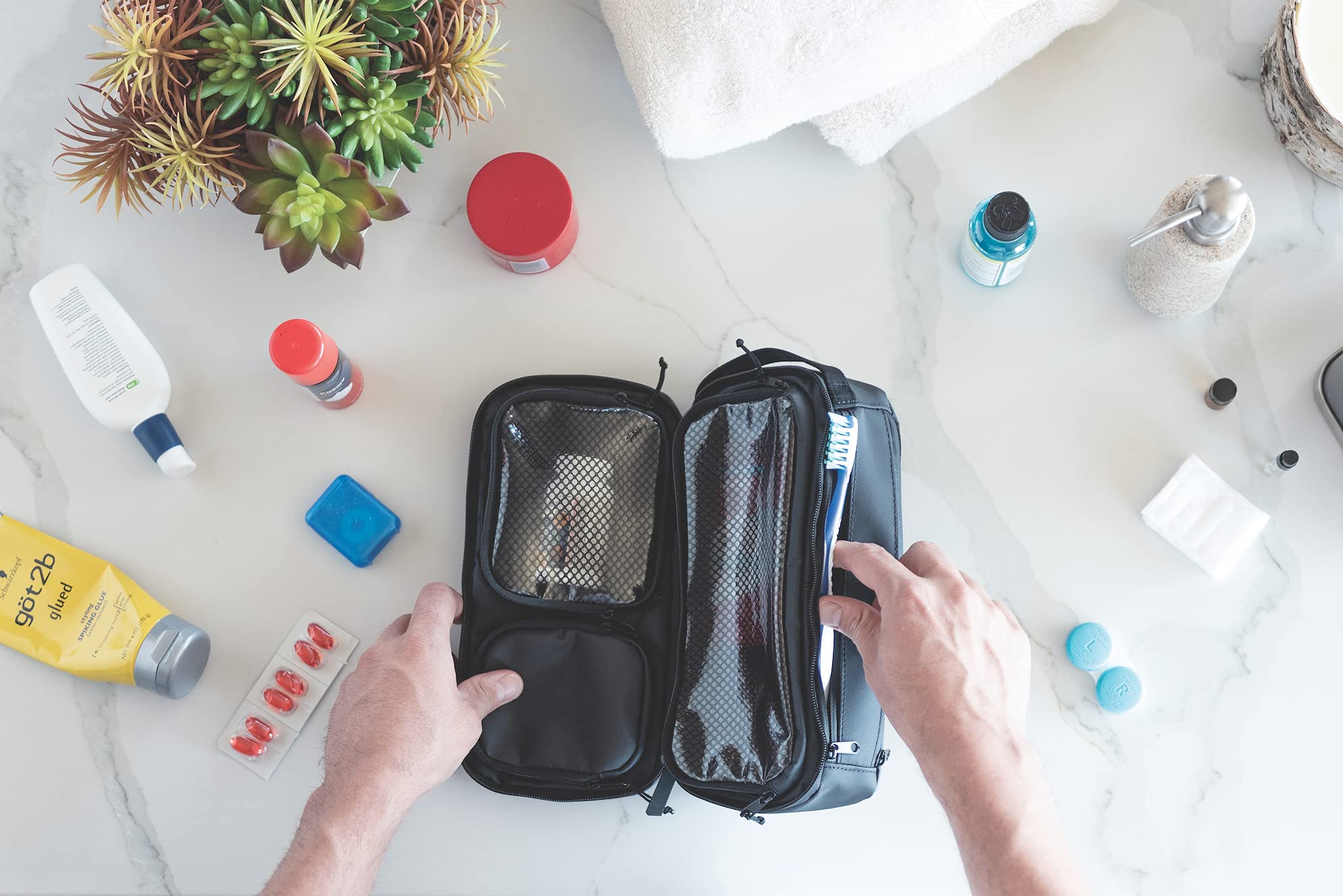Gomatic Kulturbeutel Groß – Wasserfeste Waschtasche für Reisen, Make-up, Rasur & Fitness, Kultur- & Kosmetiktasche mit Haken, Organizer für Herren & Damen, Passt in Rucksack & Koffer – Schwarz