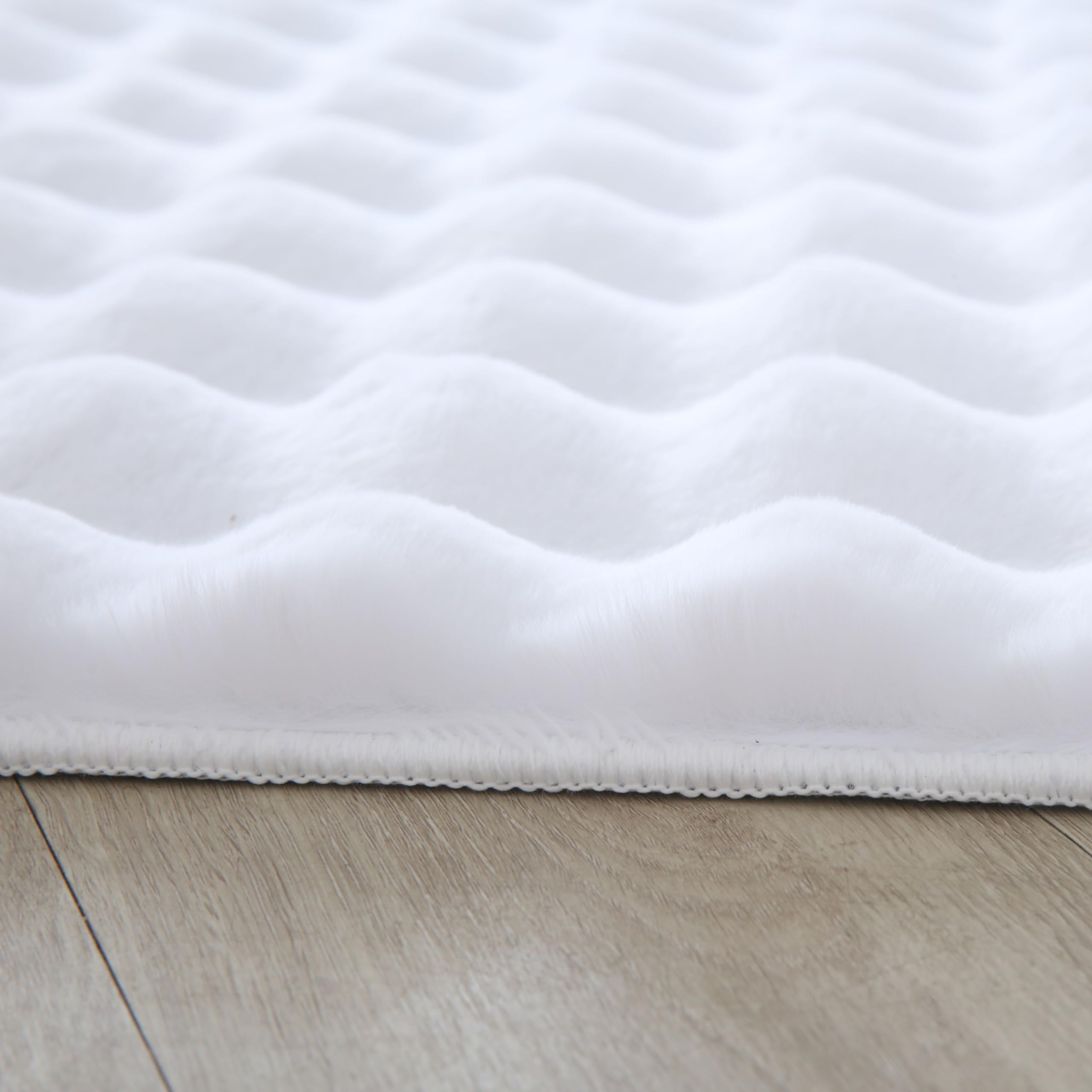 HomebyHome Tapis Blanc 200x290 cm, Effet Fourrure avec Structure Relief et Design Bulles, Ultra Doux et Pelucheux, Idéal Salon et Chambre