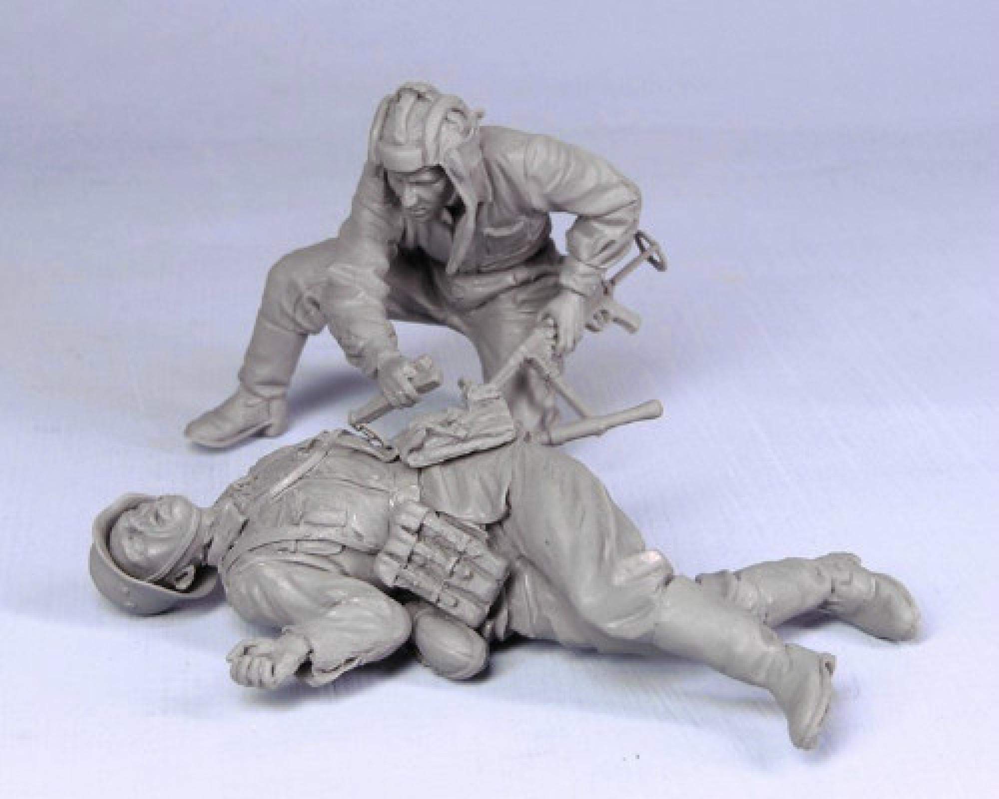 Goodmoel Kit Figurine Résine 1/35 – Équipage De Chars Allemand Blessé (2 Personnages) – Modèle Non Peint Et Non Assemblé – Dès 14 Ans