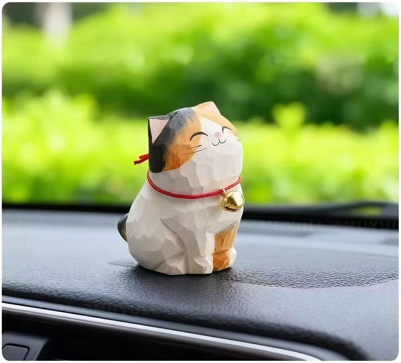 Handmade Wooden Calico Lucky Cat Figurine – Carved Maneki Neko Wealth & Fortune Ornament for Desktop, Home Decor & Car Dashboard, Gift for Cat Lovers
