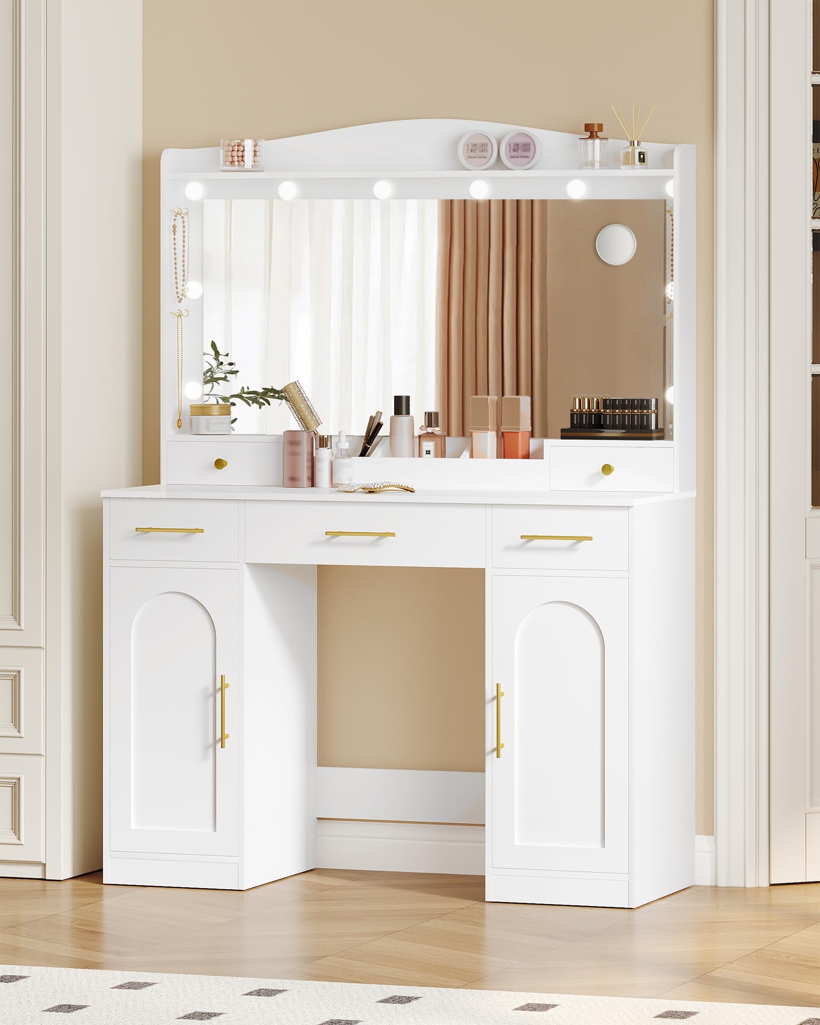 Coiffeuses stylées avec miroir pour une beauté organisée | Homary