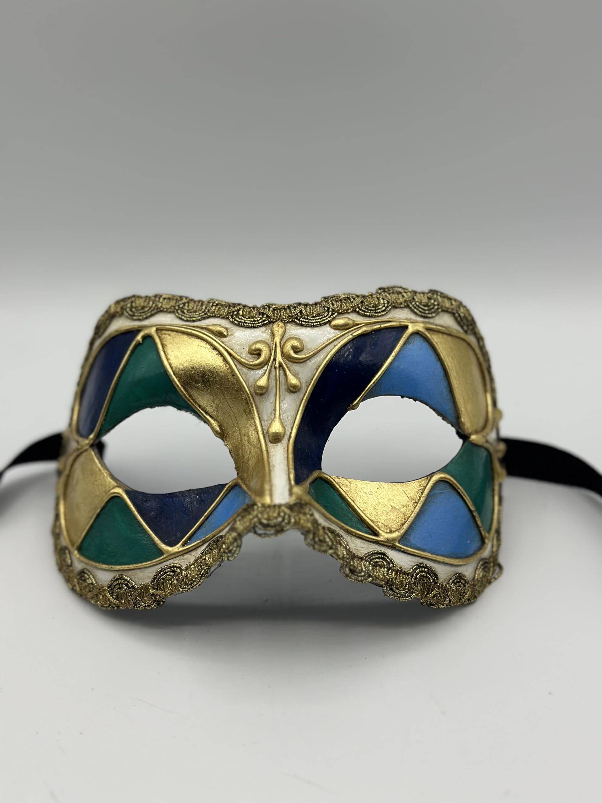 Generisch Venezianische Maske in schönen Farben mit goldener Verzierung. Harlekin-Maske aus Pappmaché in Gold, Blau und Grün. Maskerade Maske für Männer, sondern auch Maskerade Maske für Frau