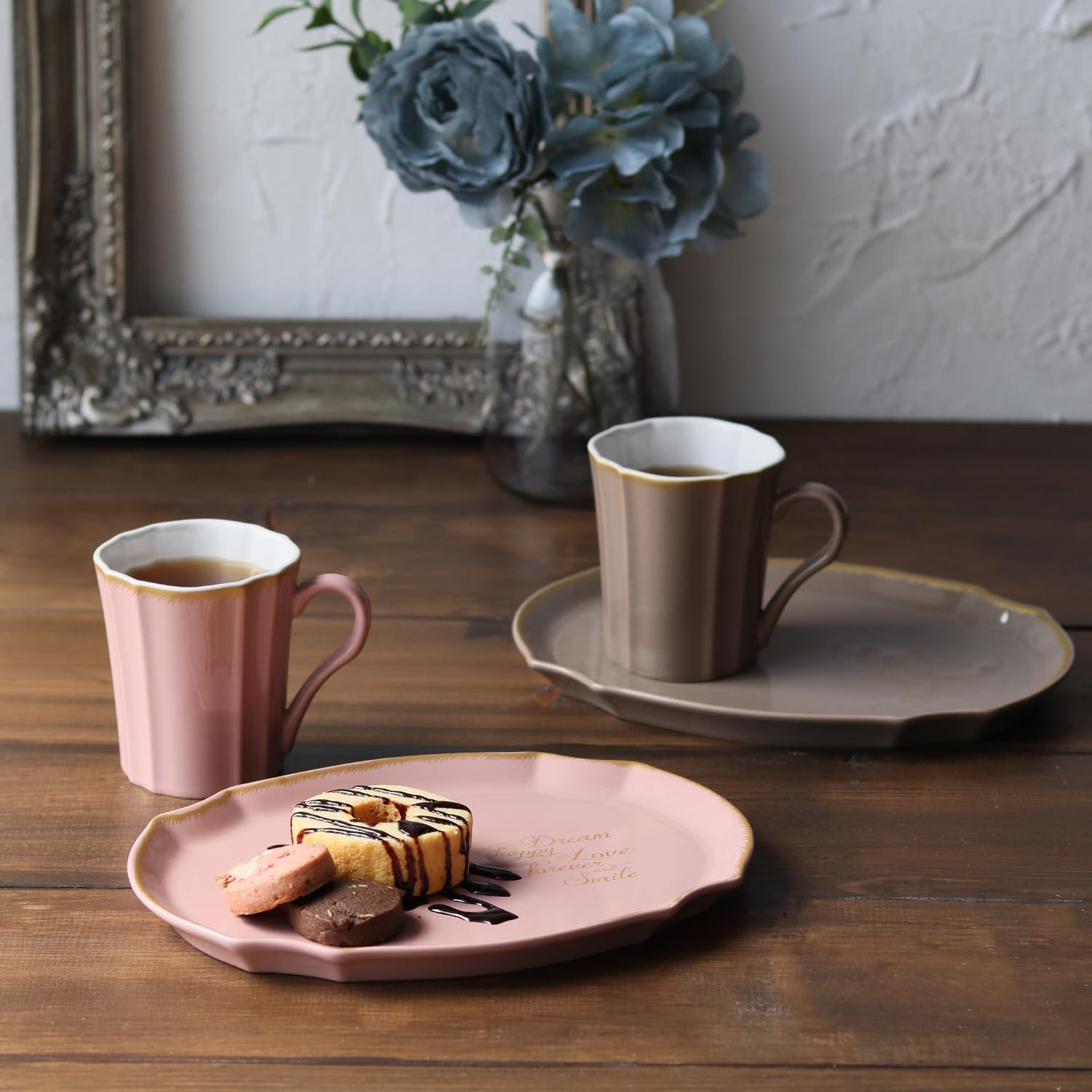 クィンストゴー・ケーキ皿&エッグカップセット クィンストゴー・ケーキ皿&エッグカップセット