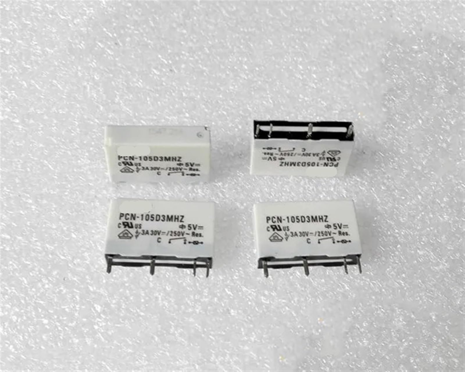 Relais PCN-124L3MHZ 24V commutation stable 250V CA 3A