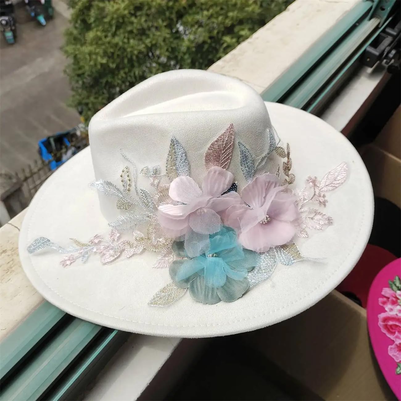 Cappello da chiesa Fedora a tesa larga in camoscio da donna per feste o matrimoni
