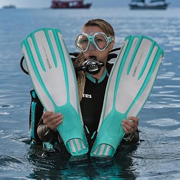 Mares Unisex Adults Avanti Quattro + Diving Fins - Durable Efficient Versatile Open-Heel Scuba Fins with Four-Channel Design & Bungee Strap
