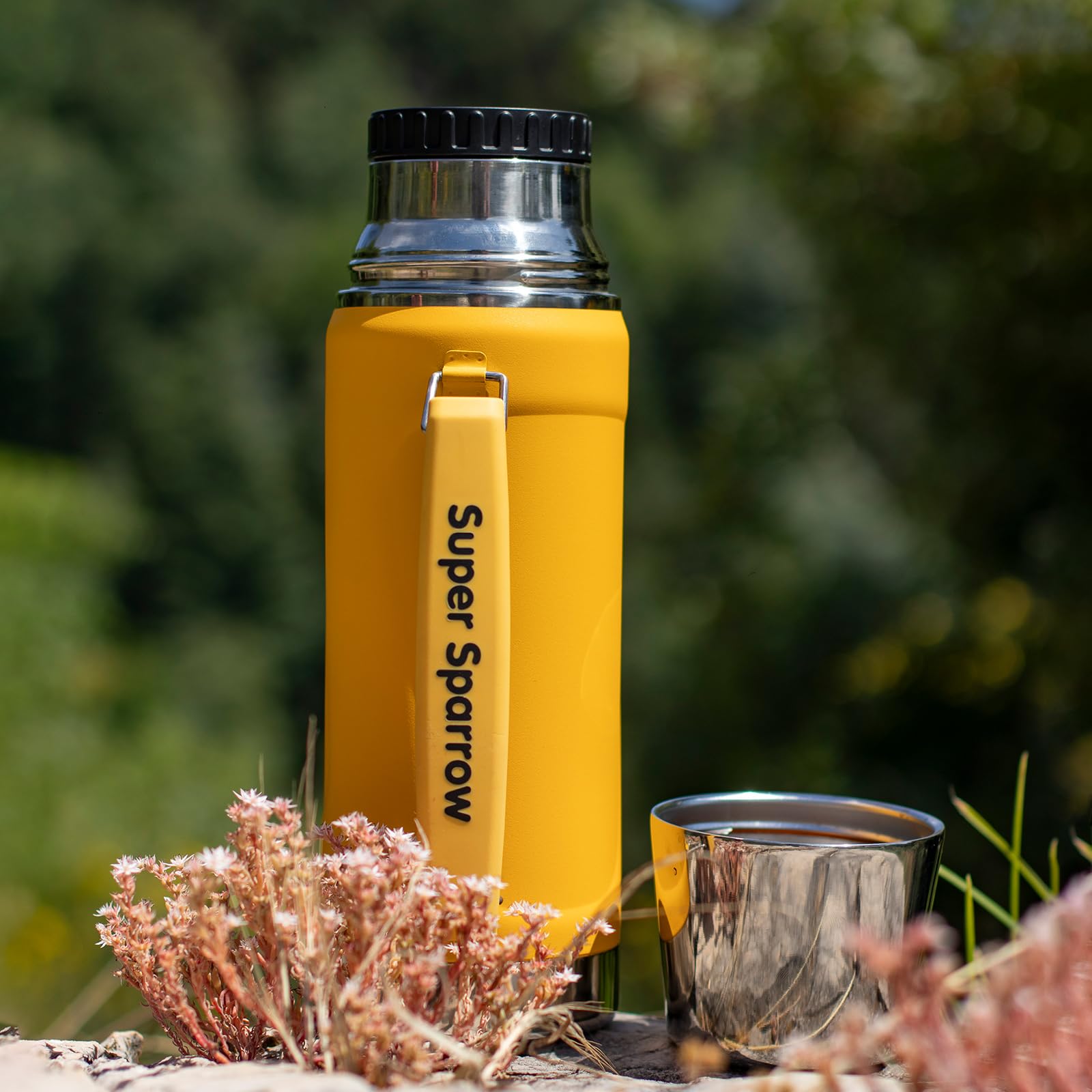 Super Sparrow Gourde Isotherme - 750ml/1L/1.5L/2L - Bouteille Isotherme - Gourde Inox Sans BPA - Couvercle étanche qui sert de Tasse - Maintient la Température 12/24h (Chaud/Froid)