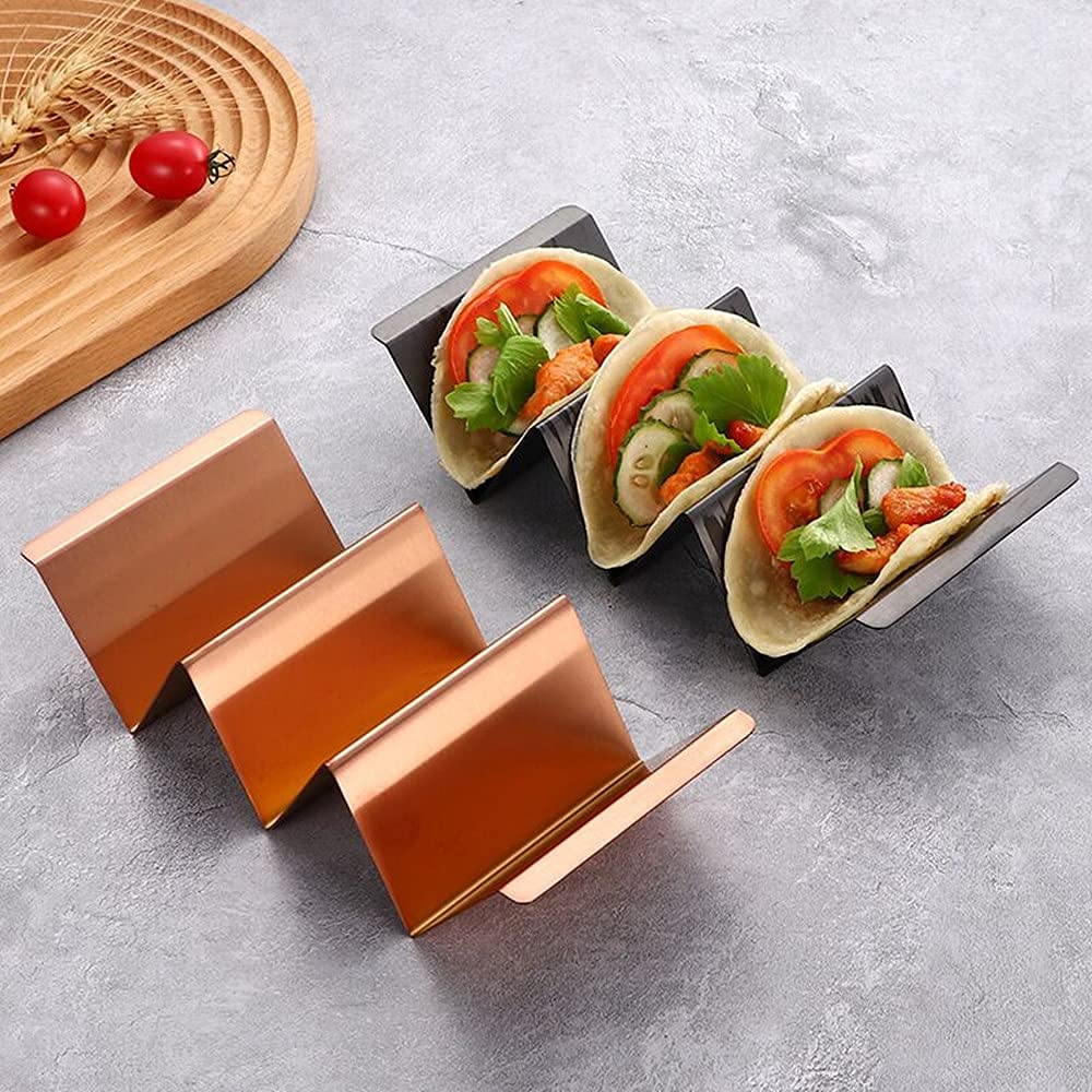 Juego de 4 soportes para tacos de acero inoxidable con asas, incluye 1 pinza para alimentos, capacidad para 3 tacos cada uno, apto para lavavajillas y horno para fiestas