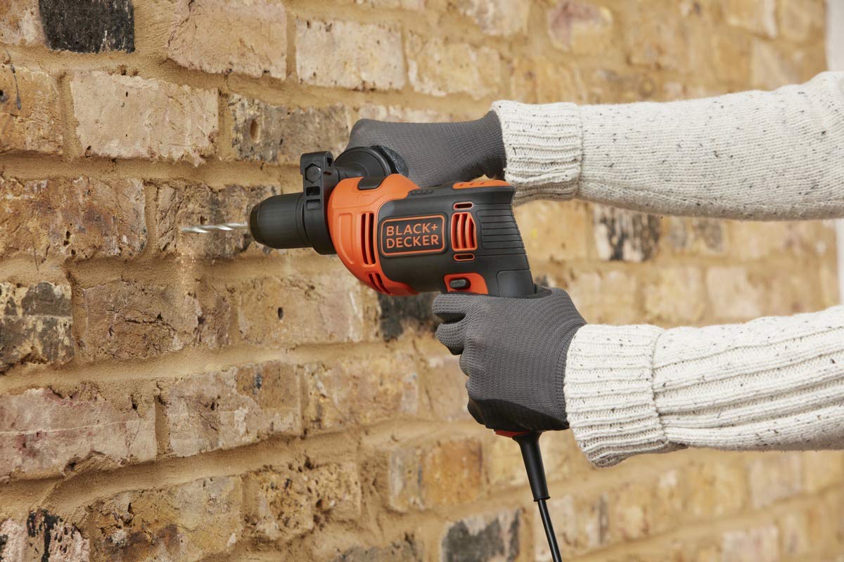 BLACK+DECKER BEH710SA32 Schlagbohrmaschine 710 W + Set 32 Zubehörteile zum Schrauben und Bohren + Transporttasche BEH710SA32-QS