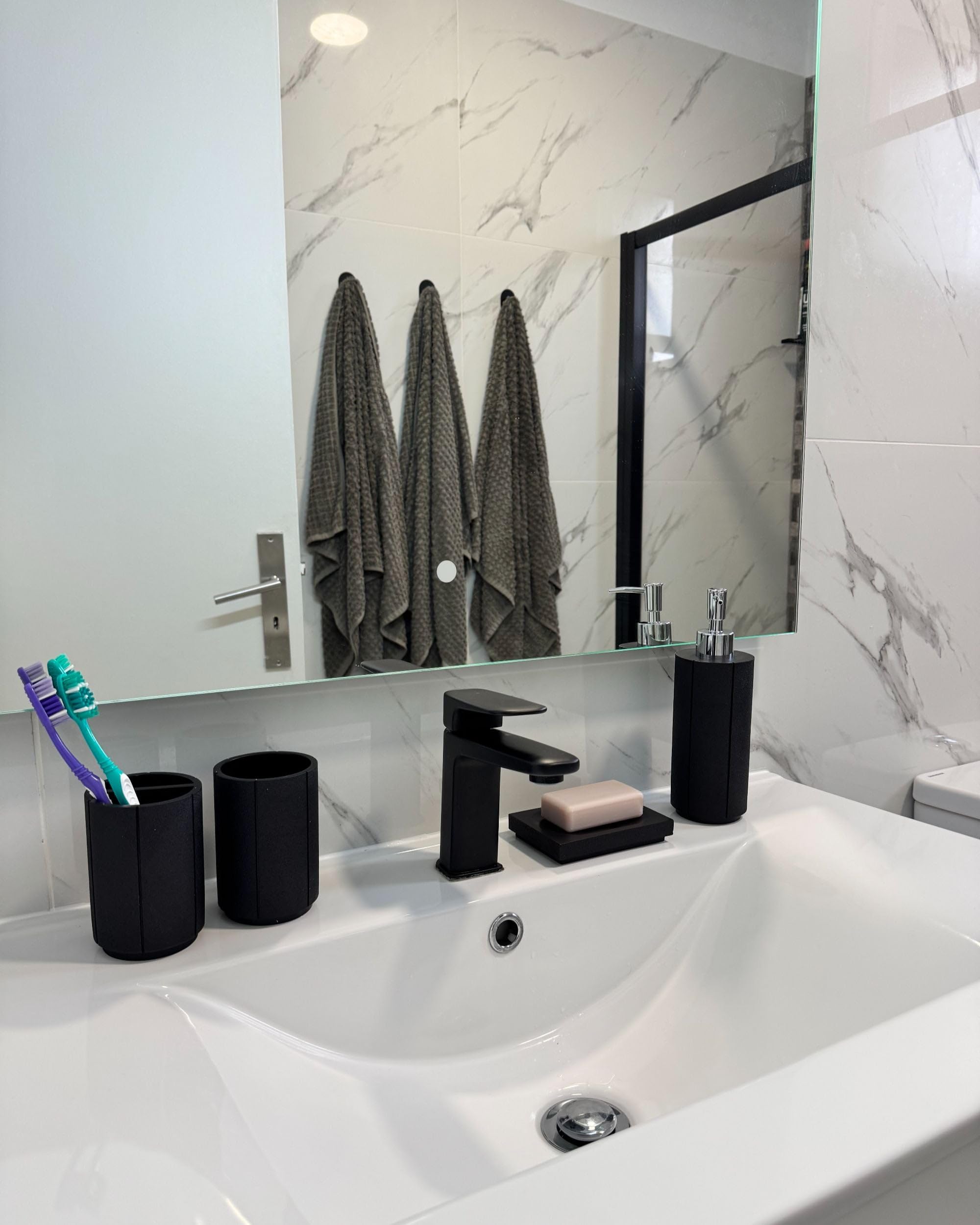 Conjunto de 5 Accesorios de baño jabonera dispensador de jabón escobilla de Inodoro Vaso Soporte para cepillos de Dientes Negro Huallanga