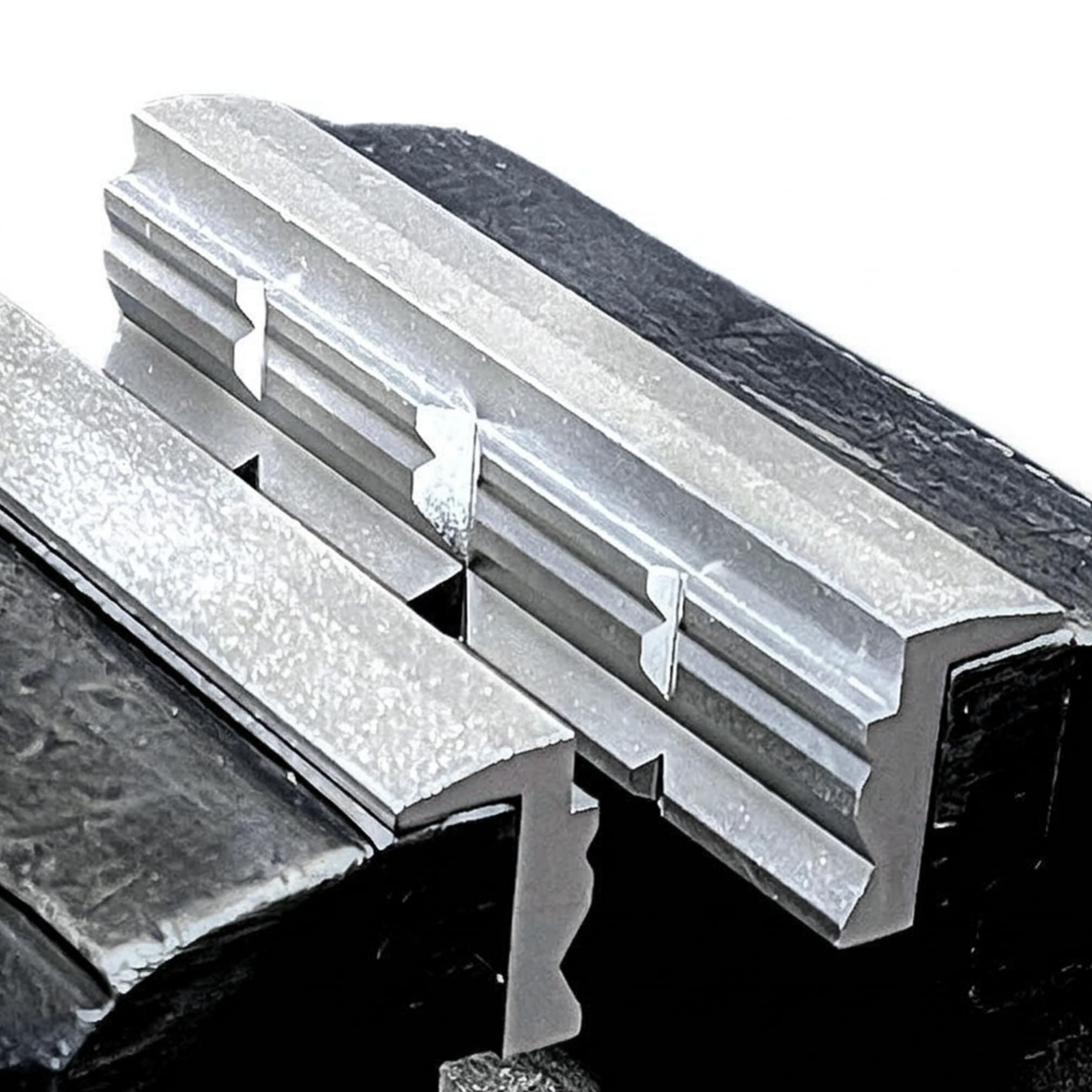Schraubstock Schutzbacken 125 mm – hochwertig, magnetisch haftend, für Rund- und Flachmaterial, eloxiertes Aluminium, 2-teilige Schonbacken, deutsches Unternehmen