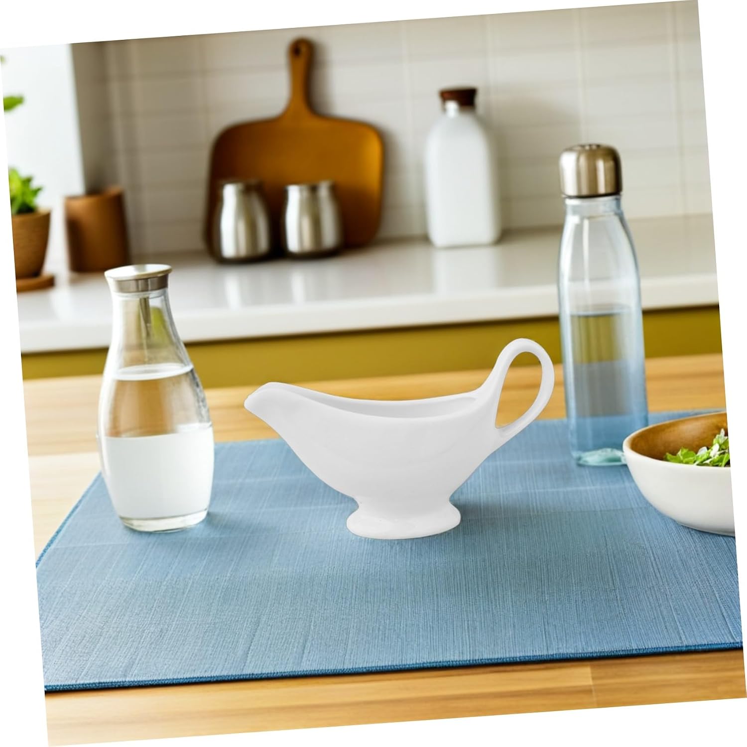 Ceramic Gravy Sauce Boat with Ergonomic Handle Pour Container for Steak Condiments Salad Dressings Lightweight and Portable Dining Table Decoration