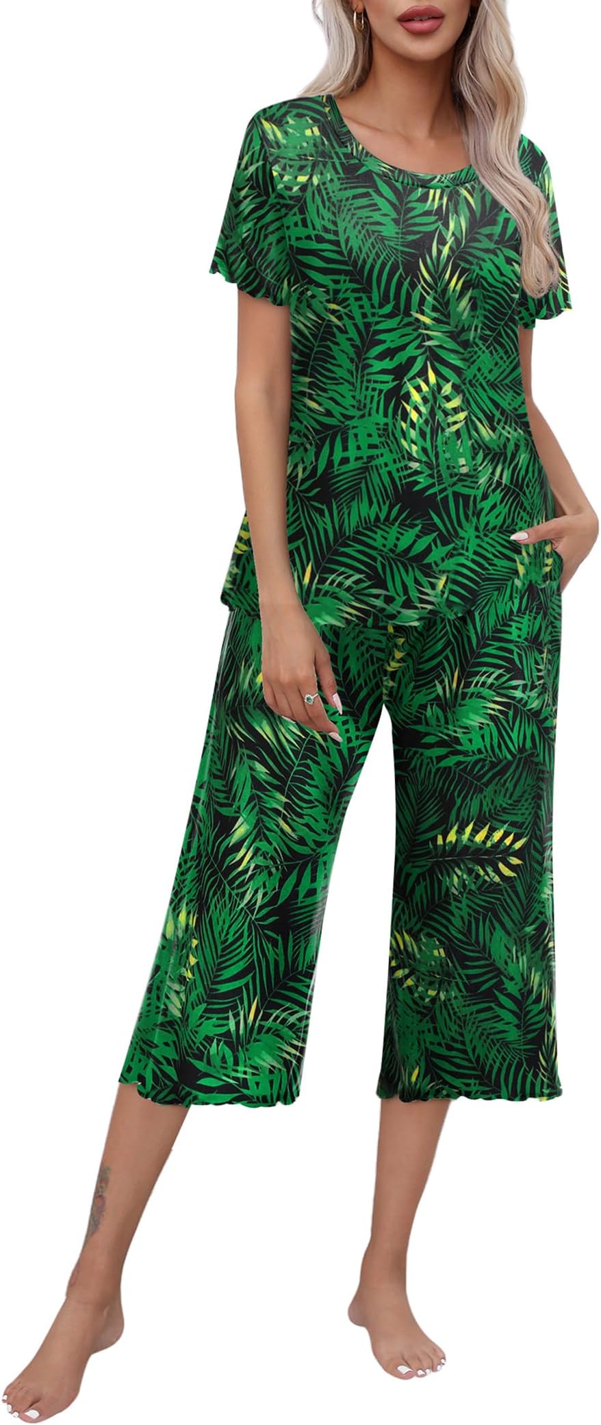 EkouaerWomen's Pajamas Set Short Sleeve Sleepwear Top Capri Pants Pjs Sets Soft Loungewear S-XXL