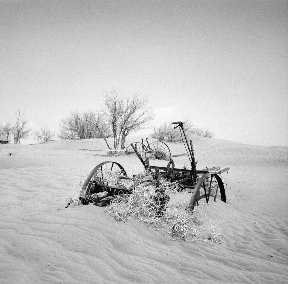 Amazon.com: Dust Bowl 1936 Nfarm Machinery Buried By Sand After A