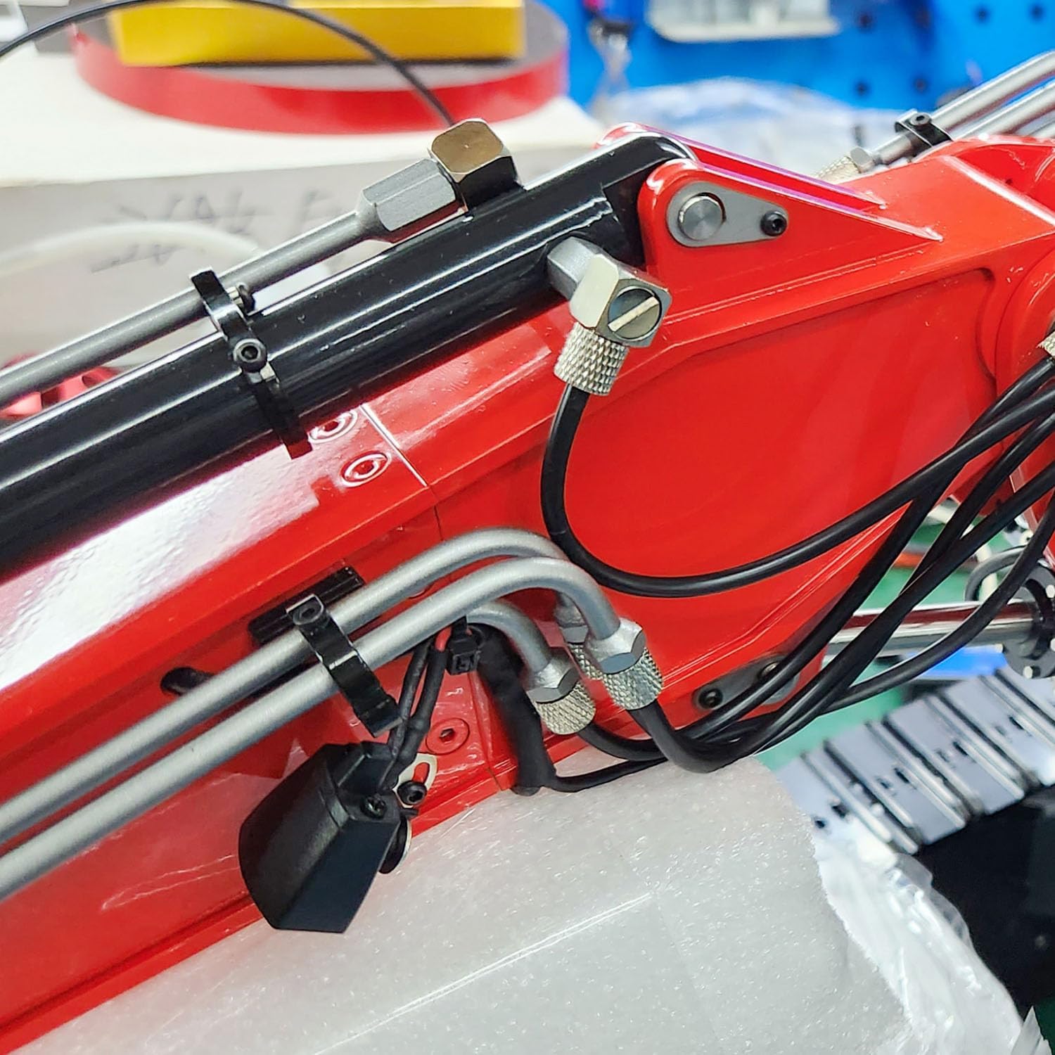 MTM 1/14 RC Hydraulic Excavator Model 3 Arms for 946-3 10CH Hydraulic Grab Bucket Small Big Bucket Ripper AT9S Controller W/O Light Sound(Red White)