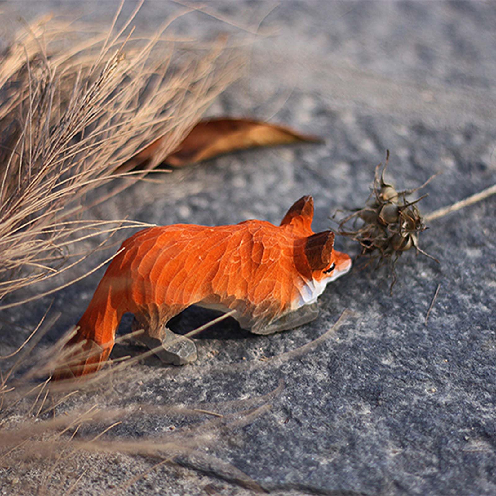 Amazon.co.jp: かわいい きつねの置物 木彫り インテリア雑貨 キツネ