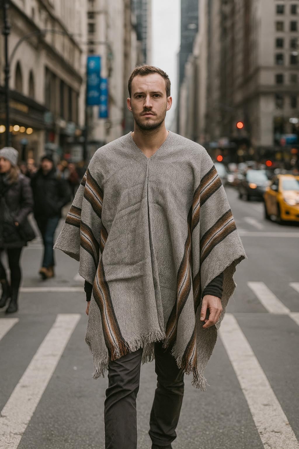 Gamboa Poncho de Hombre en Lana de Alpaca Estilo Mexicano Abrigo Cuello V