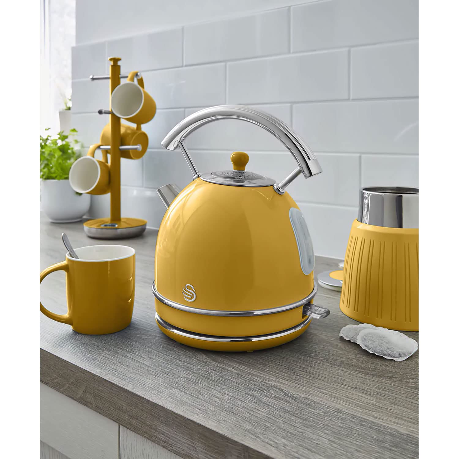 Swan Retro Colazione Set 1,8 L Bollitore Senza Fili con Elemento Riscaldante in Acciaio Inox, Tostapane a Fessura Larga 2 Fette,Regolatore di Tostatura a 6 Livelli, Design Vintage,Giallo STP7050YELNEU