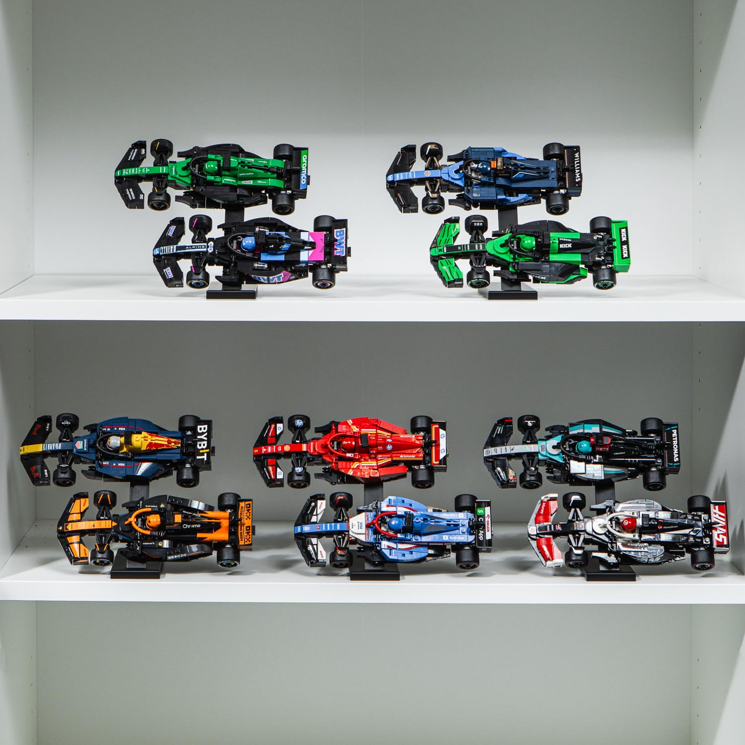 Speed Champions F1 Displayständer (5er-Pack) – Kompatibel mit LEGO Formel 1 Sets 76906 bis 76919 – Platz für 10 Autos – Vertikale Display-Erhöhungen für Rennwagen-Sammlung